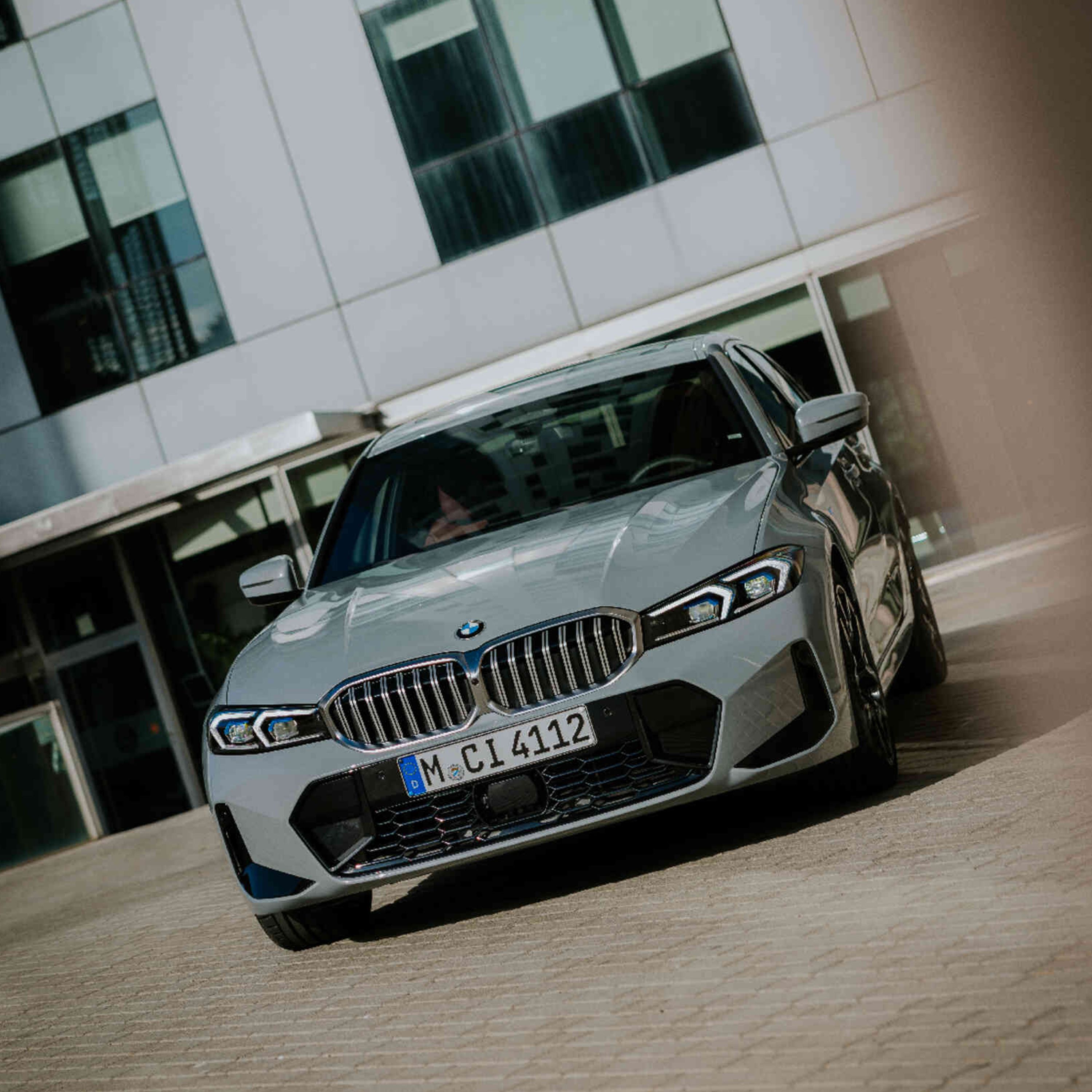 גריל כליות כפול BMW סדרה 3 סדאן פלאג-אין הייבריד
