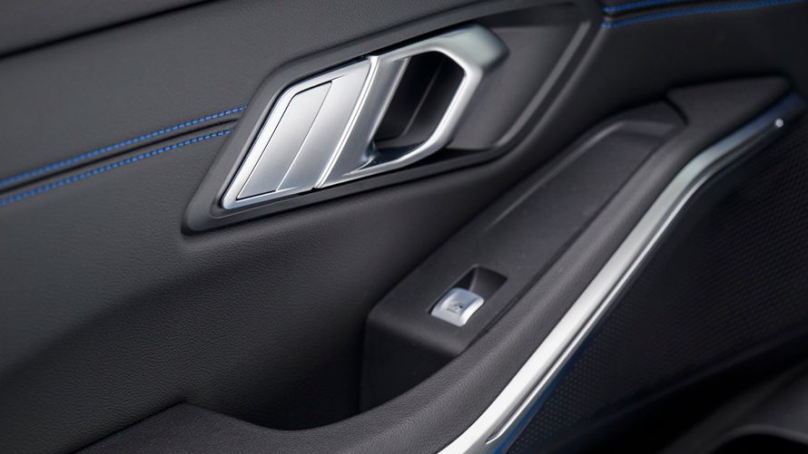 本来318iでは選べない特別な仕立て