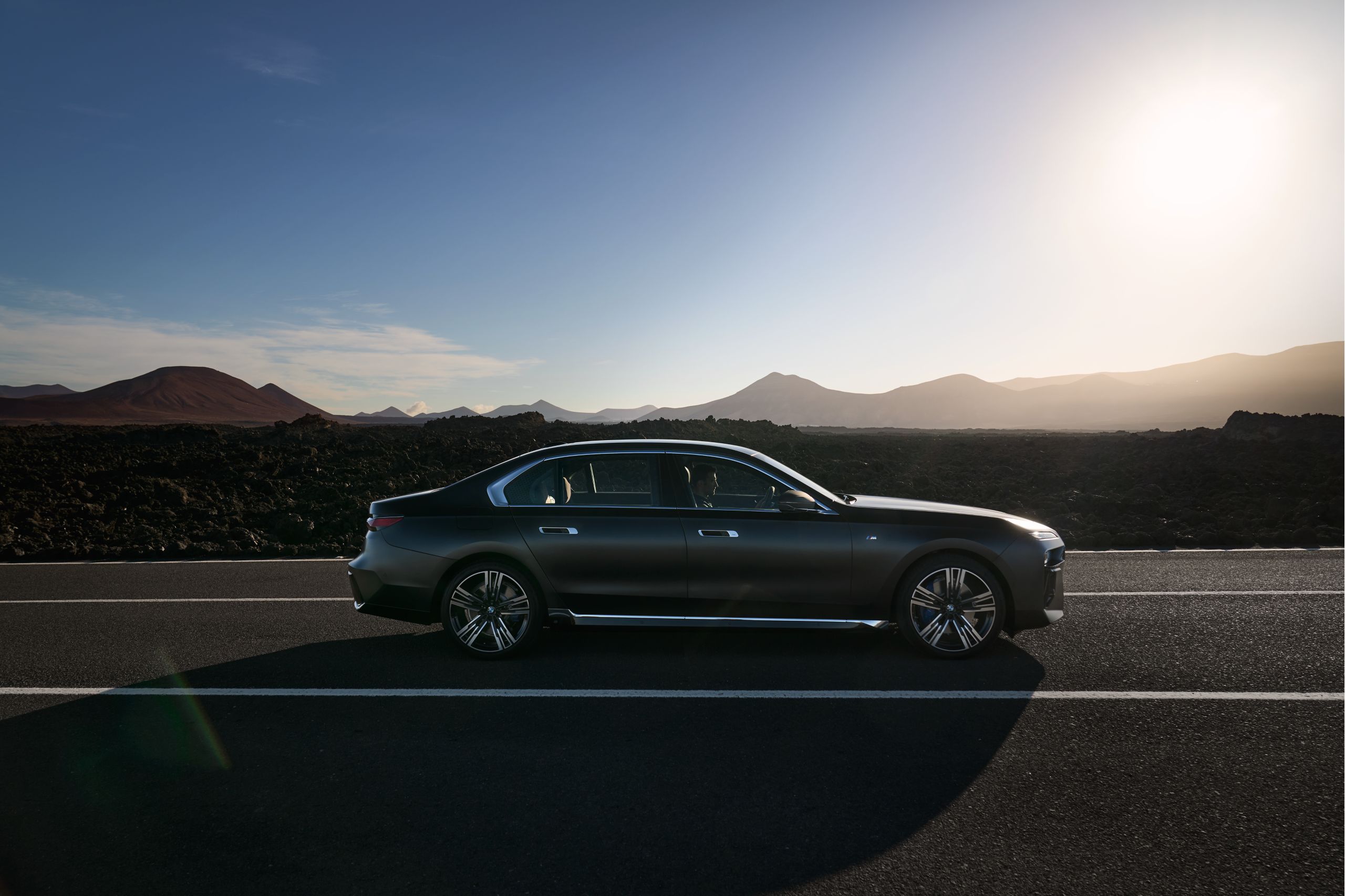 BMW 7 Series Sedan G70 3/4 rear view 