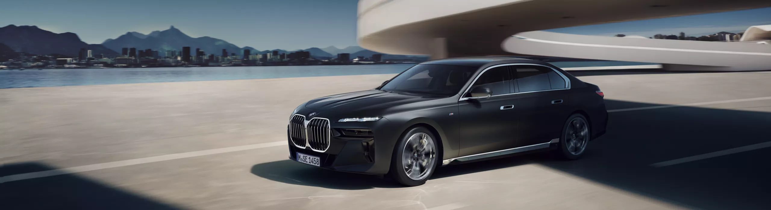 รถยนต์ทางการทูต BMW จากมุมมองด้านหน้า