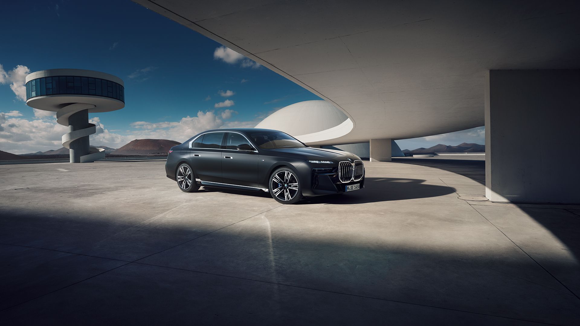 Eine schwarze BMW 7er Limousine