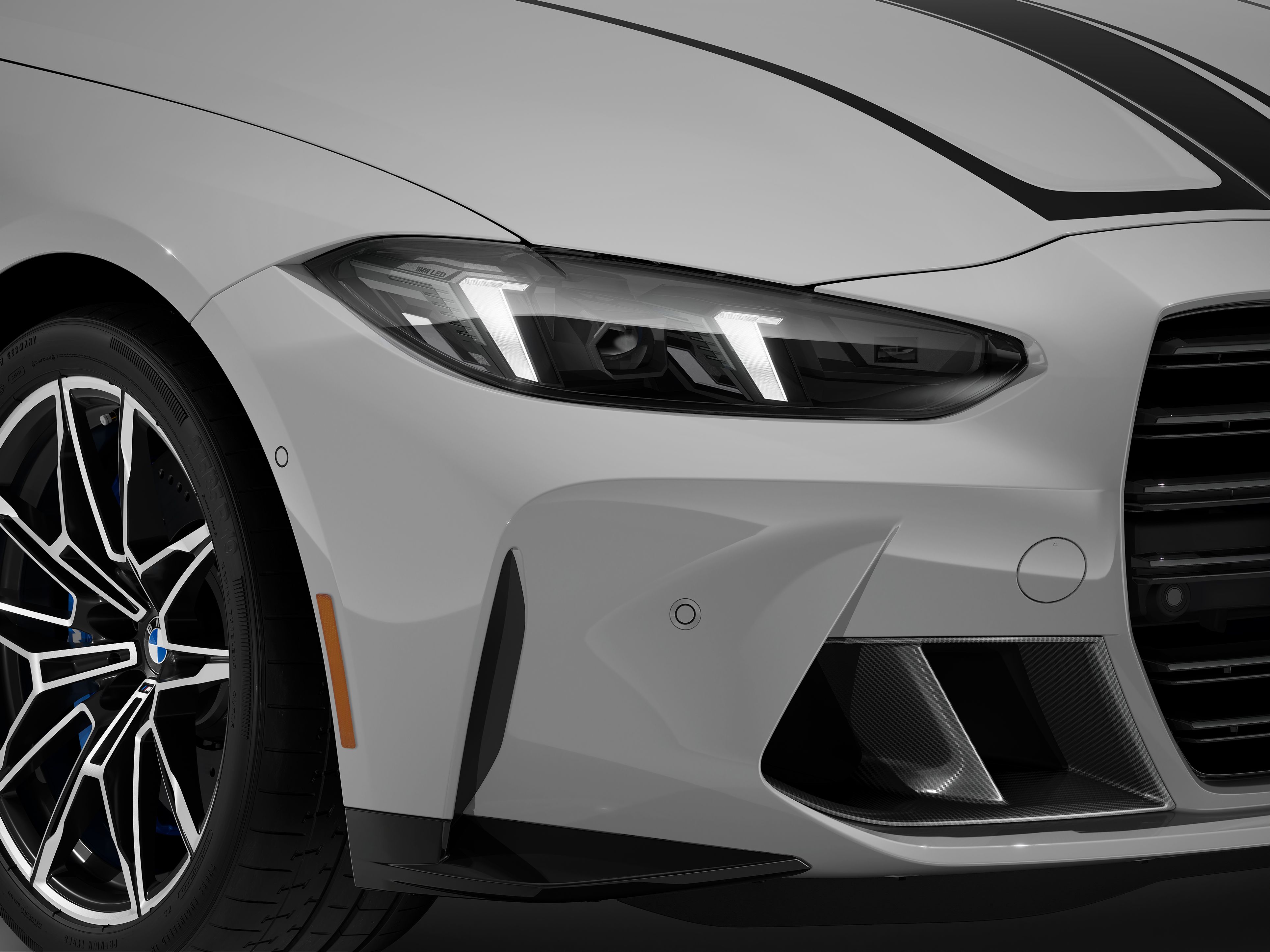 Adaptive LED headlights on the BMW M4 Coupe