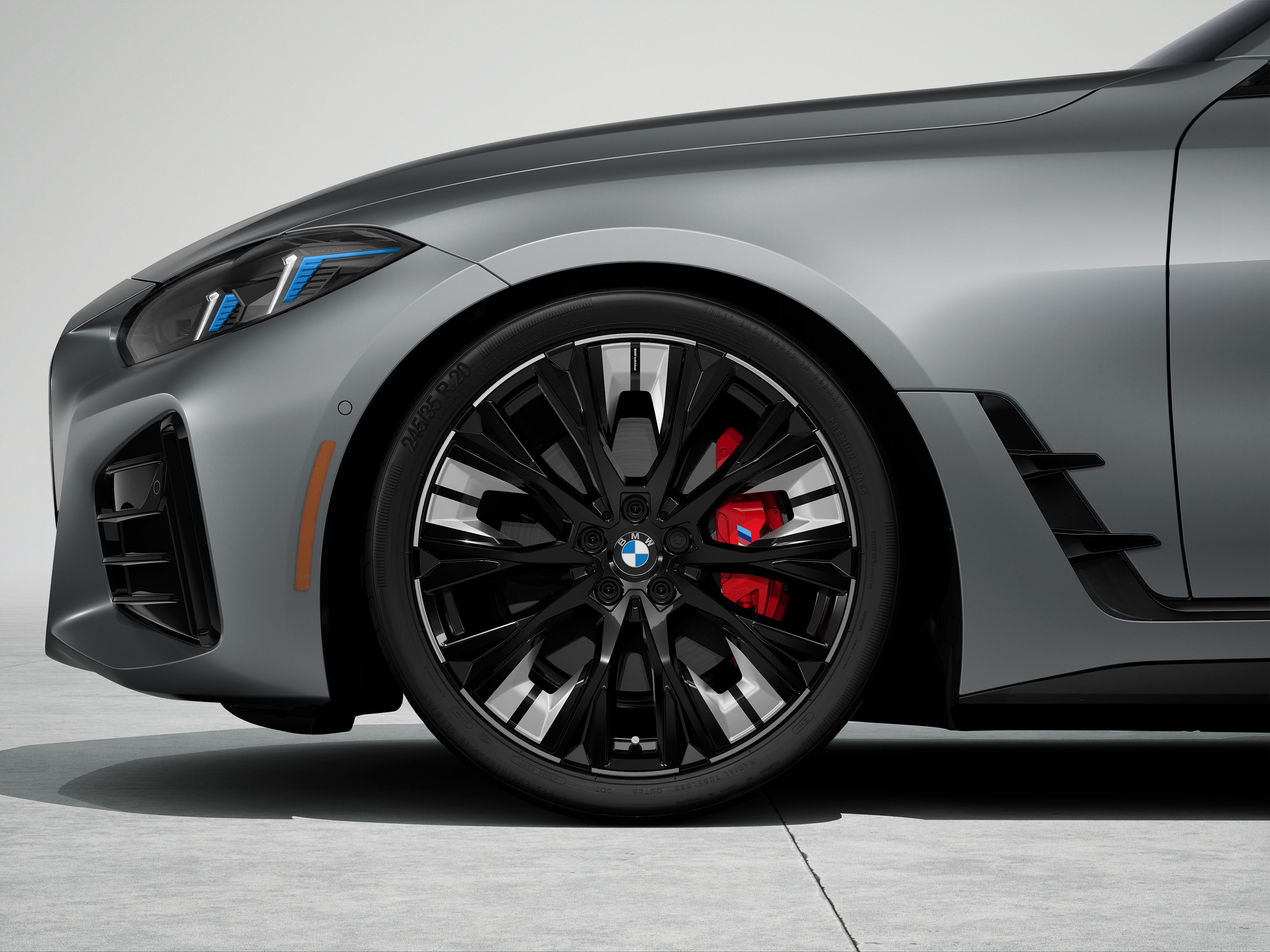 BMW i4 M50 BMW Individual Bi-Color Aerodynamic Wheels