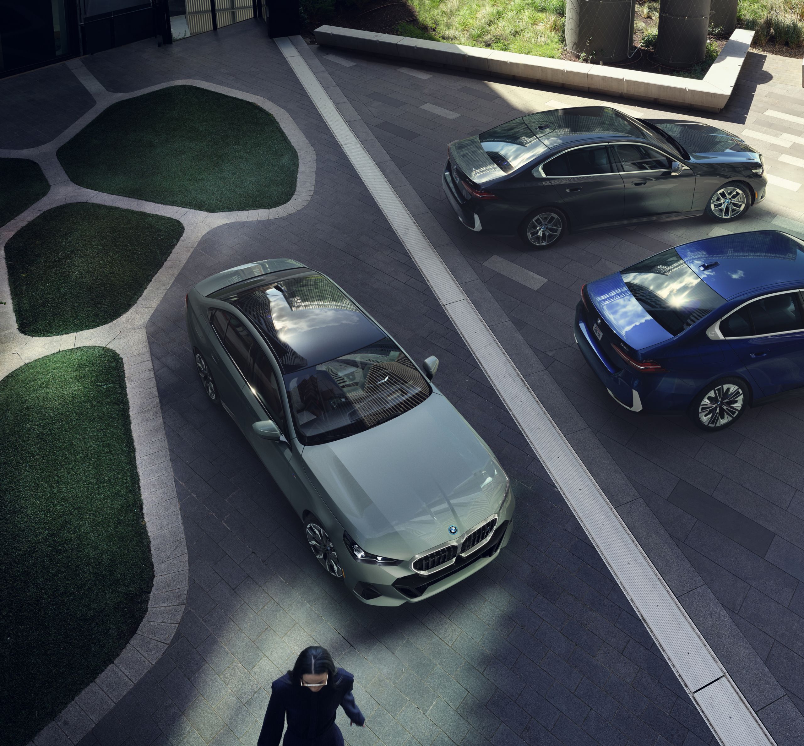 The panoramic glass sunroof of the BMW 5 Series Sedan Plug-in Hybrid