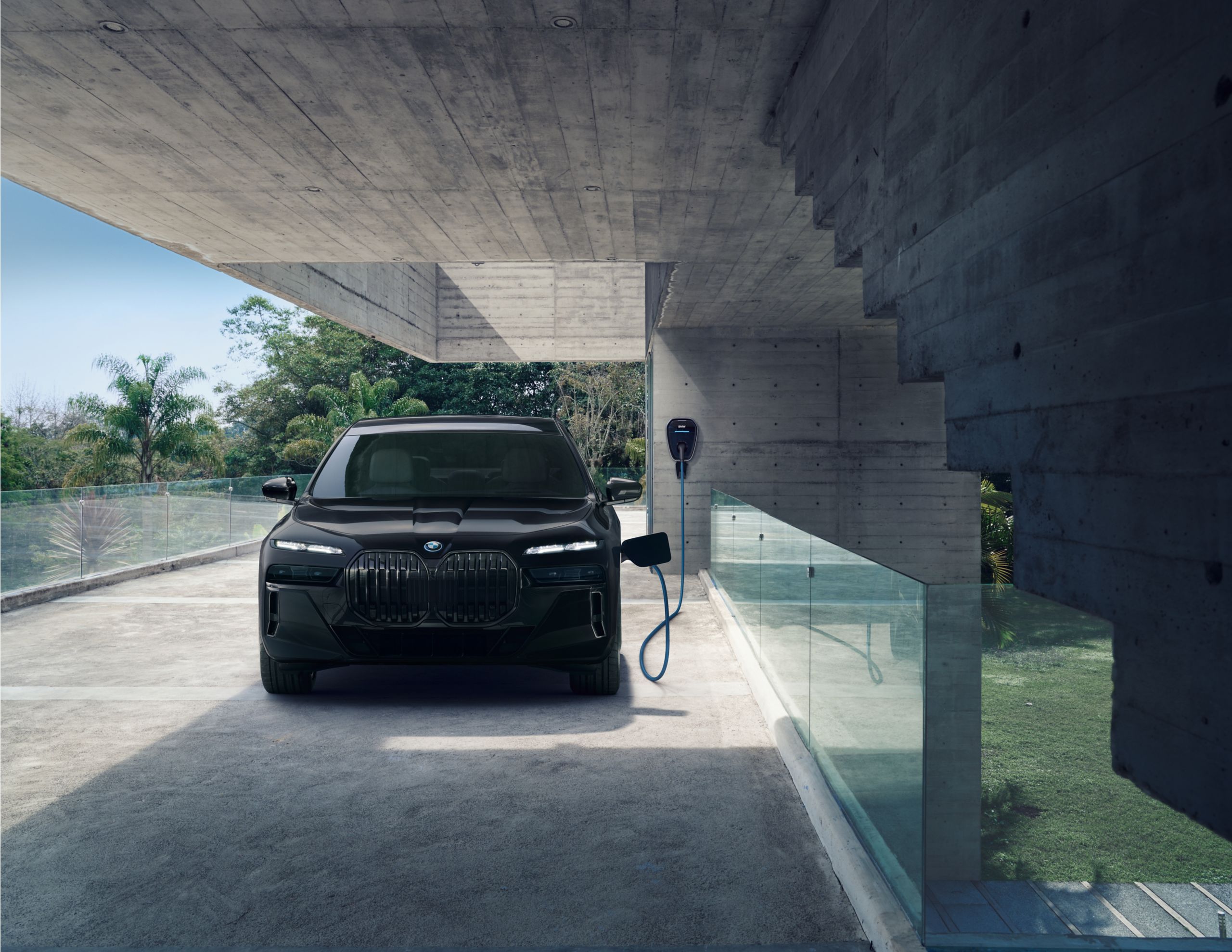 BMW 750e xDrive Home Charging