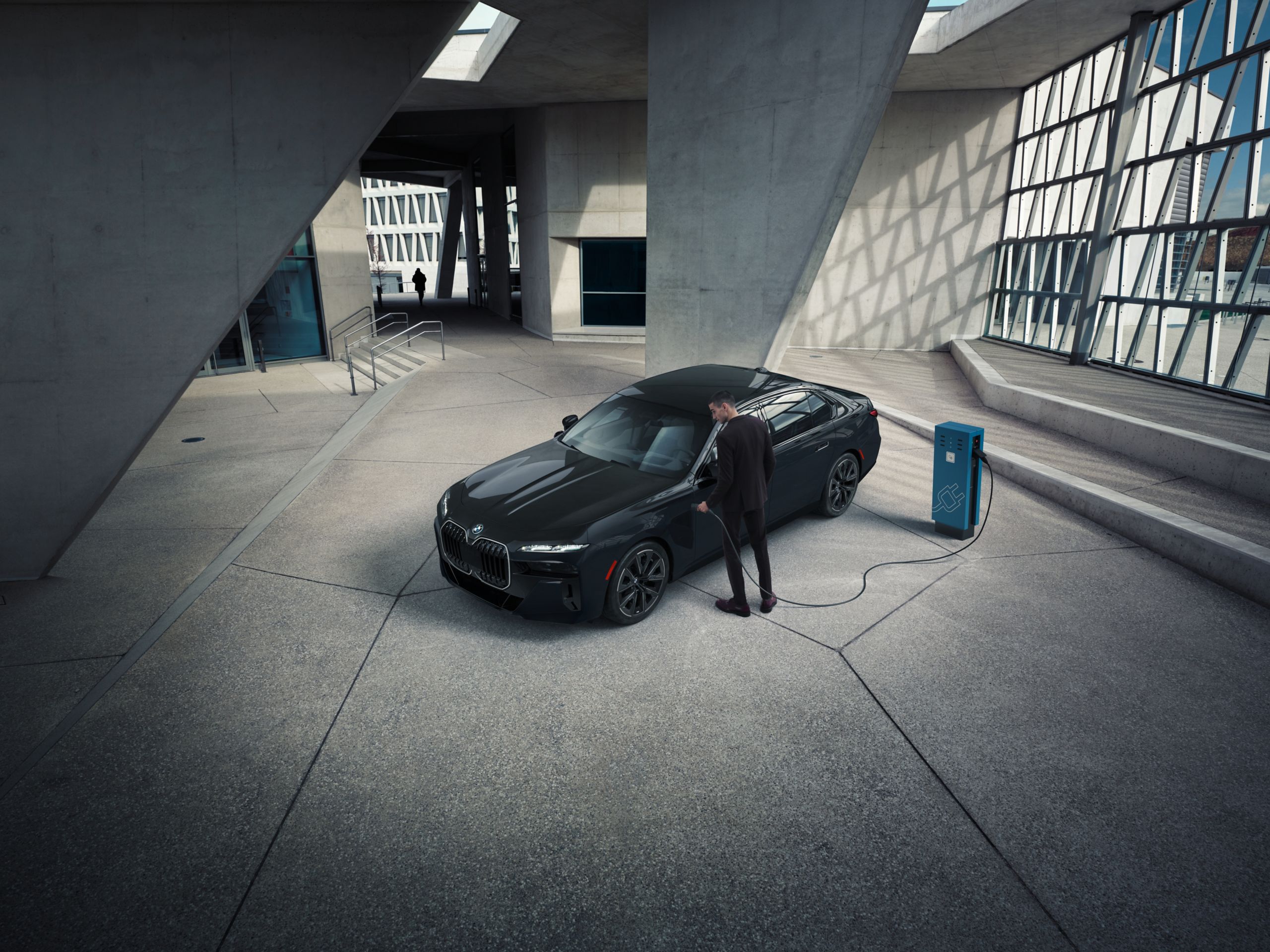 BMW 750e xDrive Public charging