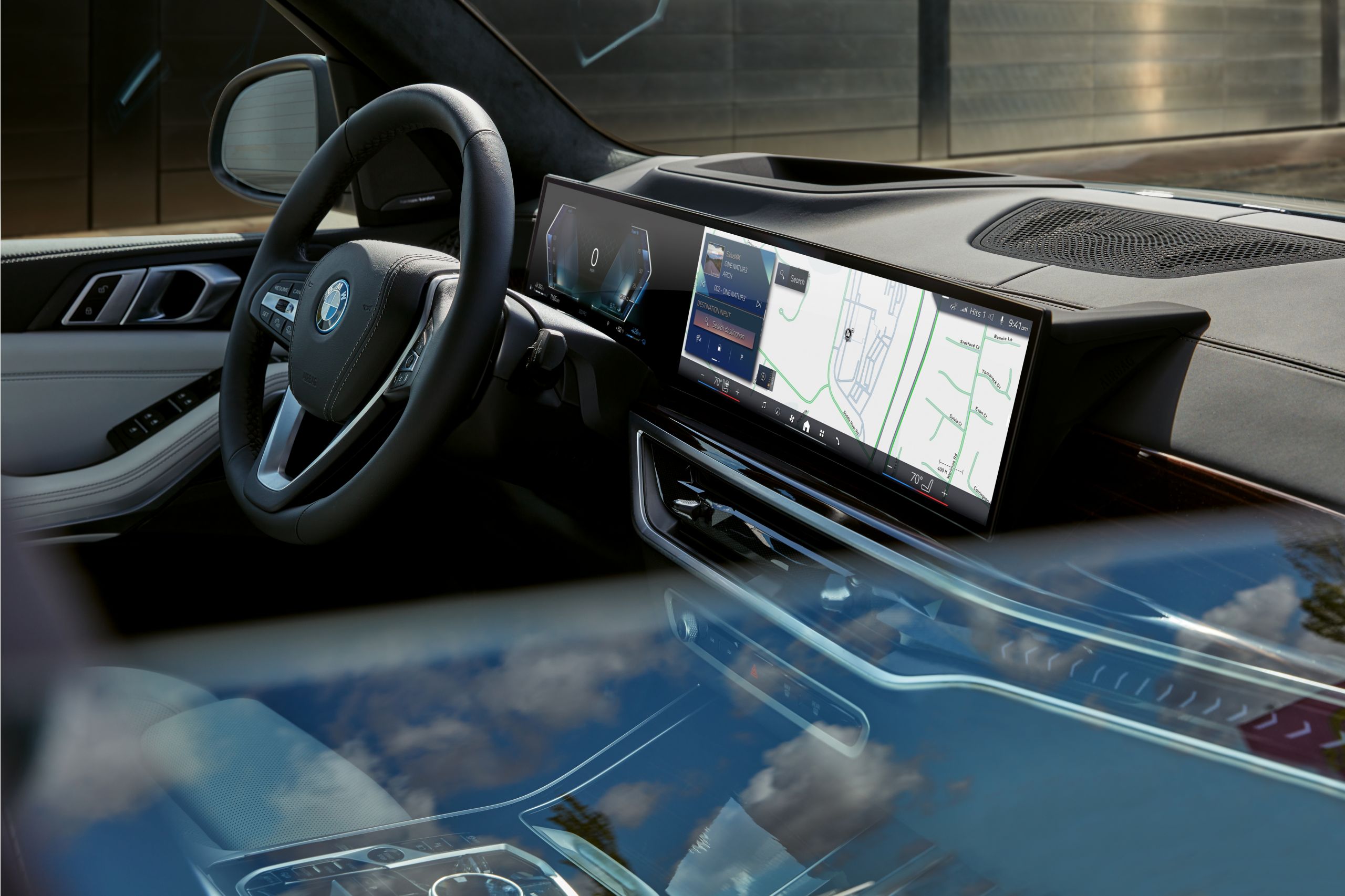 BMW X5 plug-in hybrid with the BMW Curved Display
