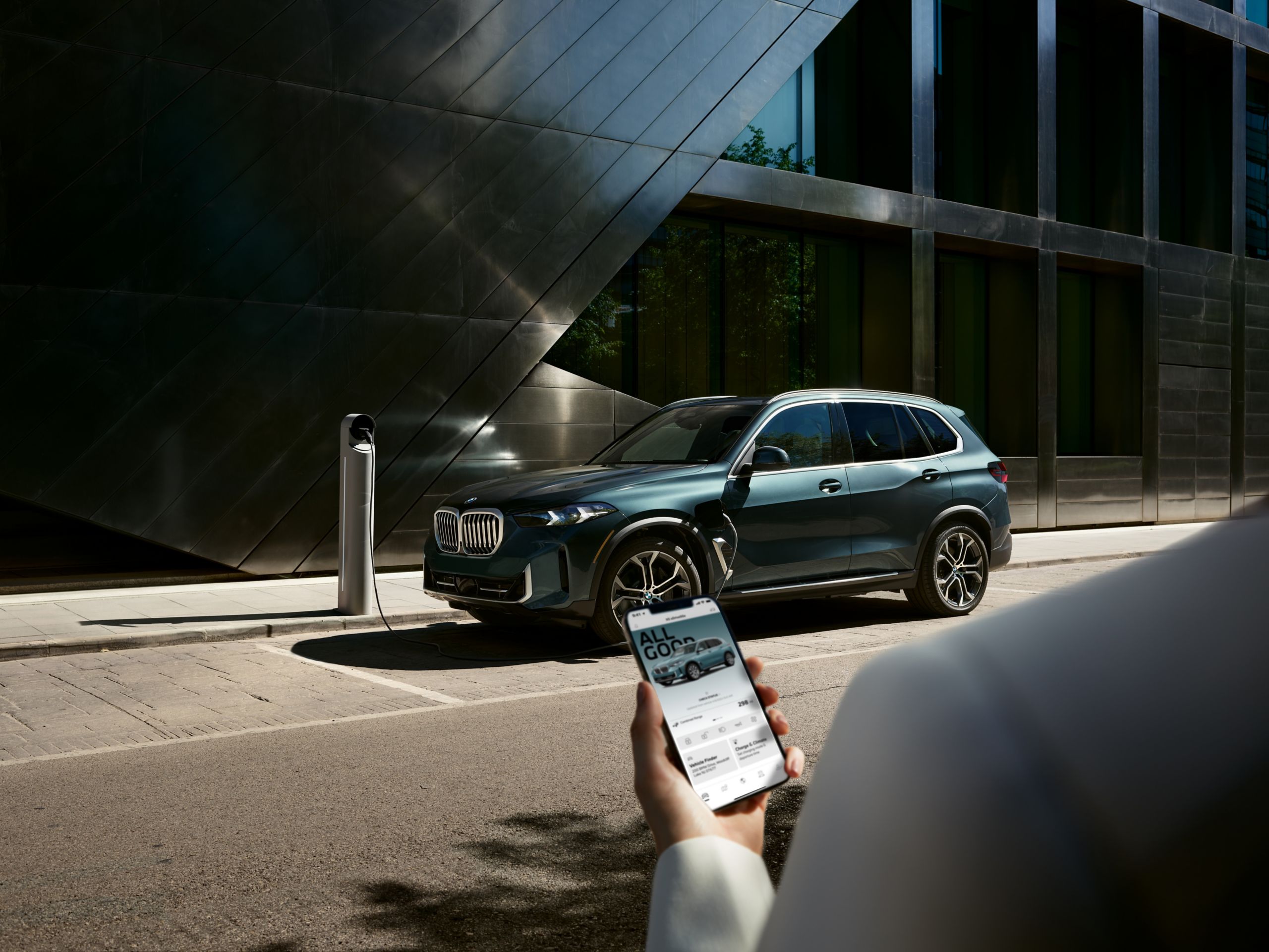 Someone monitoring their BMW X5 with the My BMW App