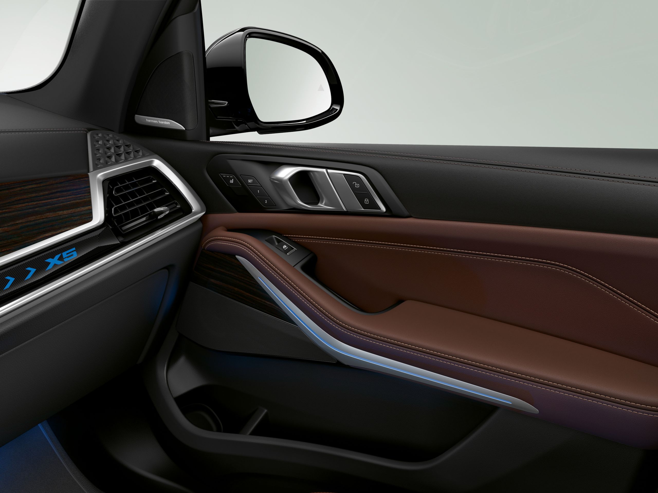 BMW X5 Bowers & Wilkins Diamond surround sound system