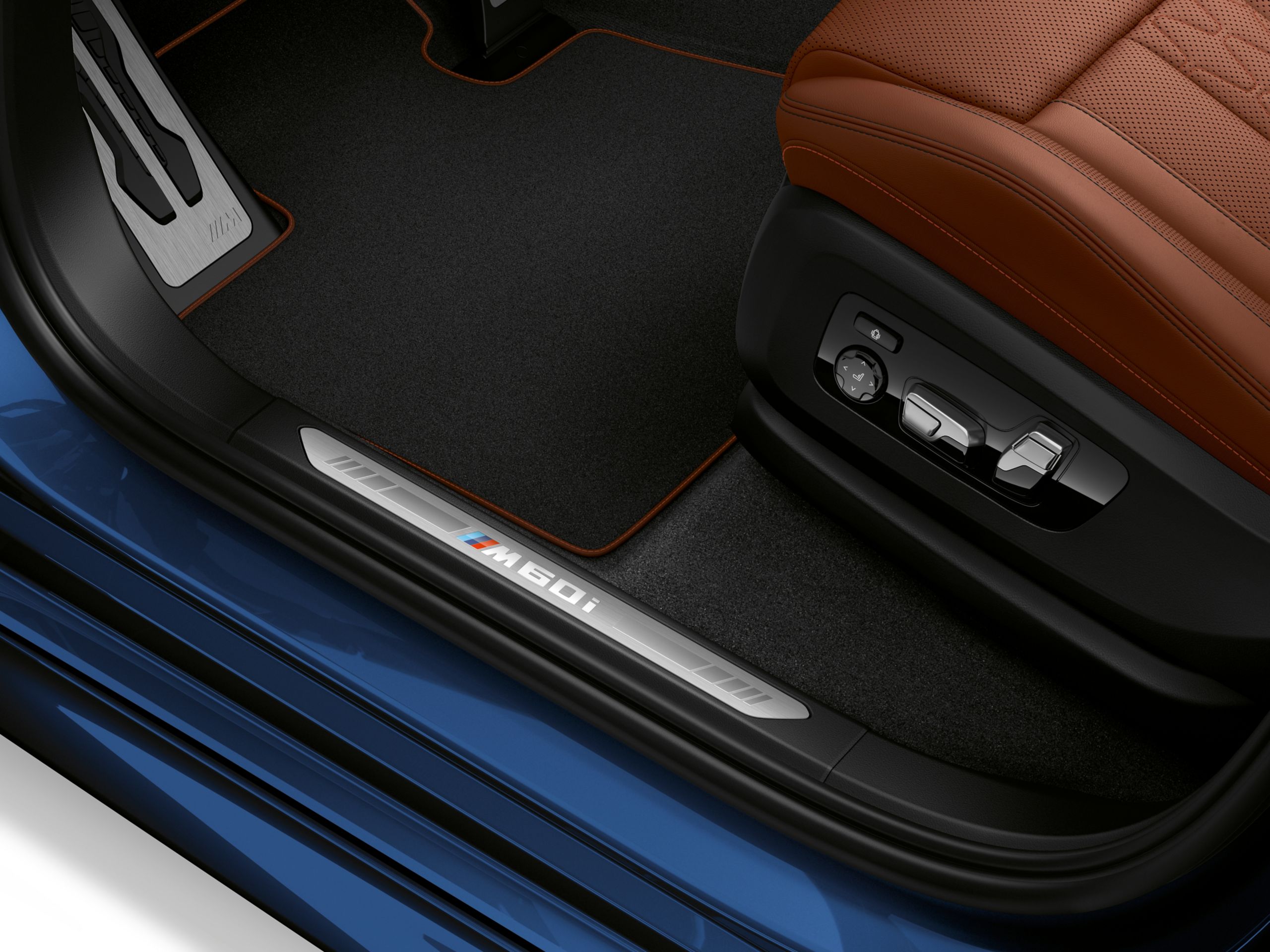 BMW X5 M60i xDrive M door sill finisher