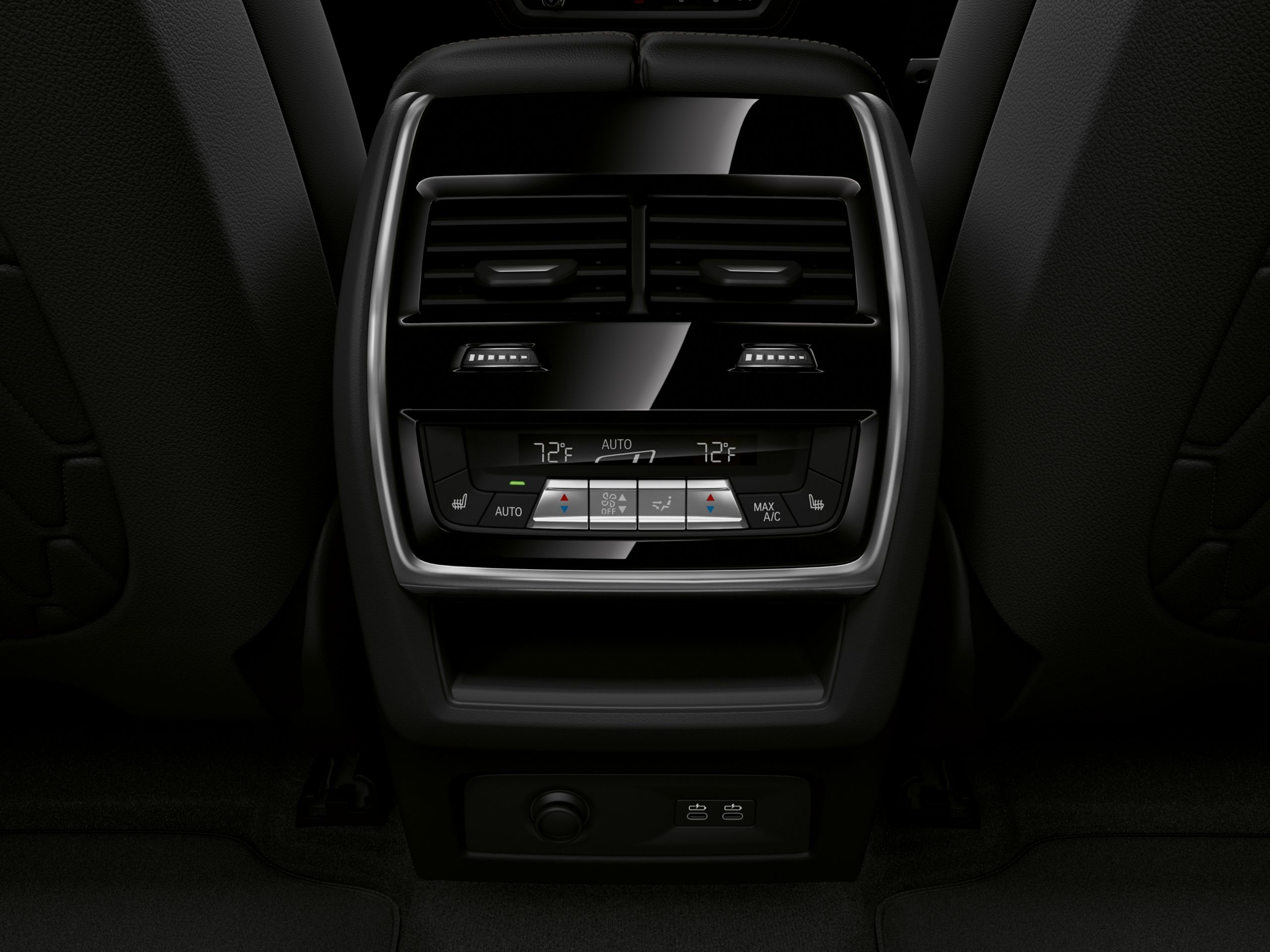 Control panel for the 4-zone air conditioning in the middle console of the BMW X6