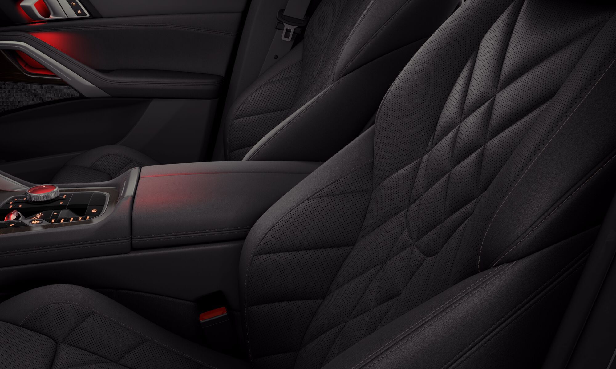 Electrically adjustable sport seats for driver and front passenger with black upholstery in the BMW X6 SUV 