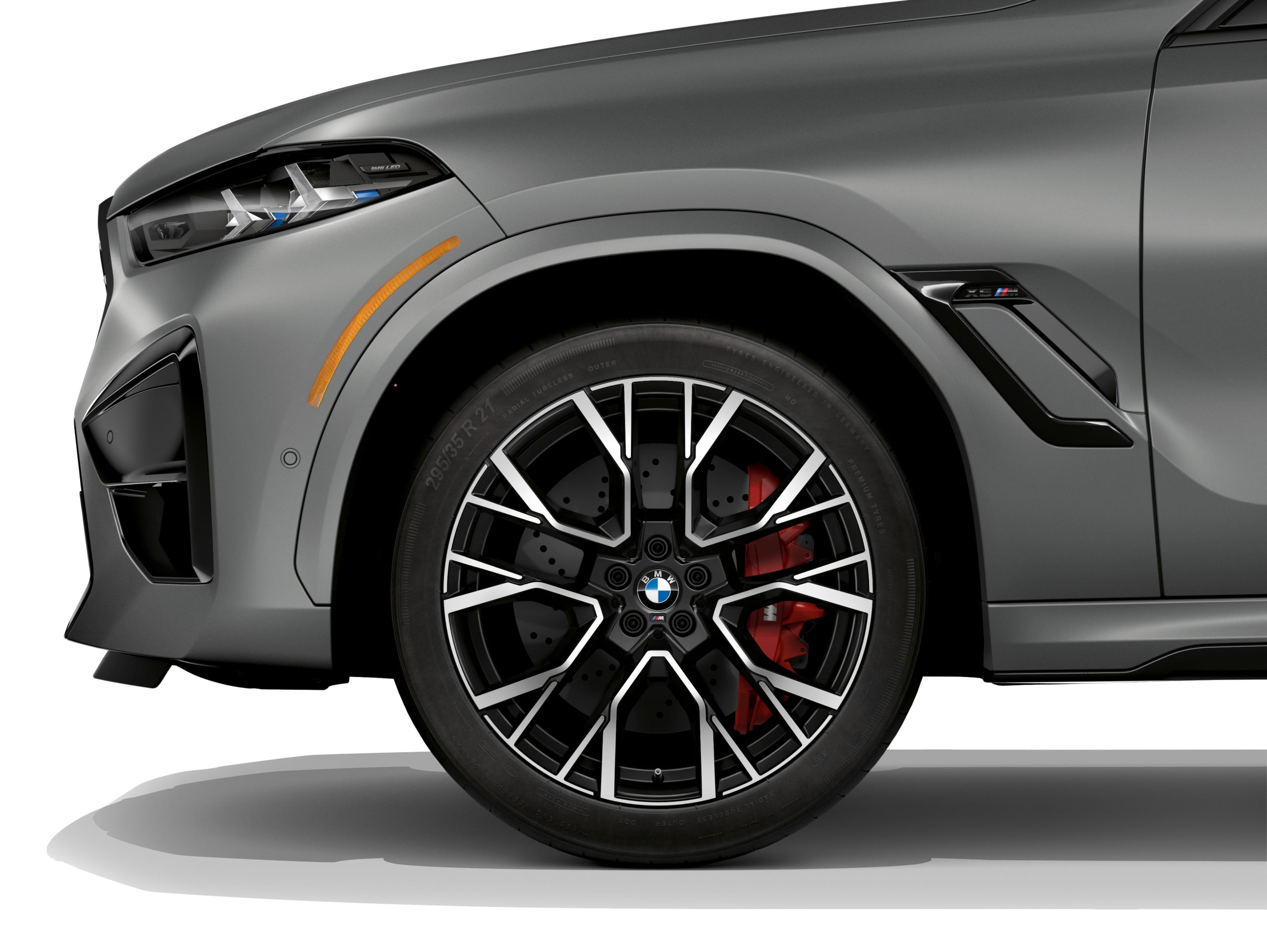 21"/22" M light alloy wheel 818 M in jetblack in close-up