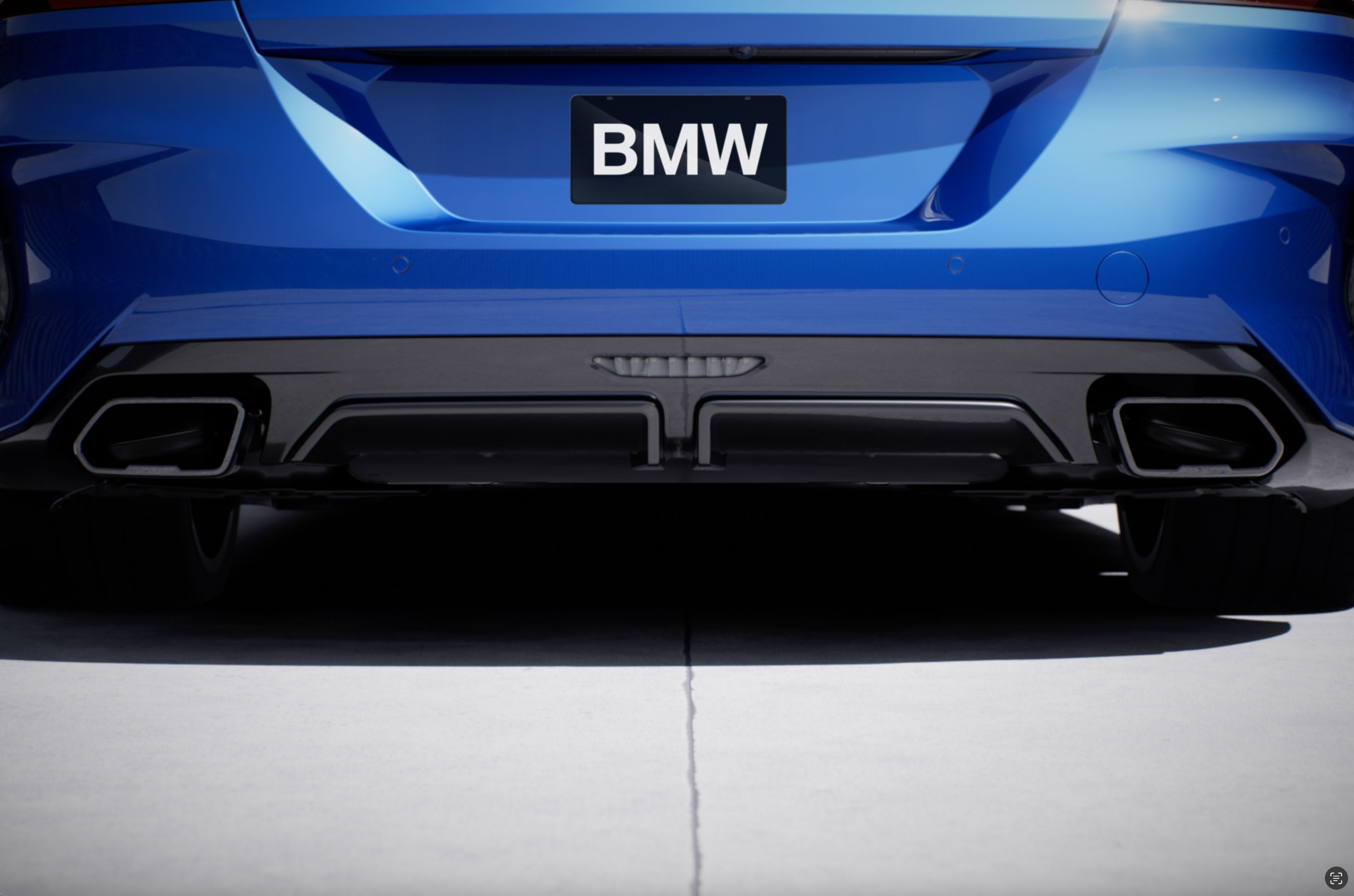 BMW Z4 M40i Roadster Exhaust tailpipes in free-form