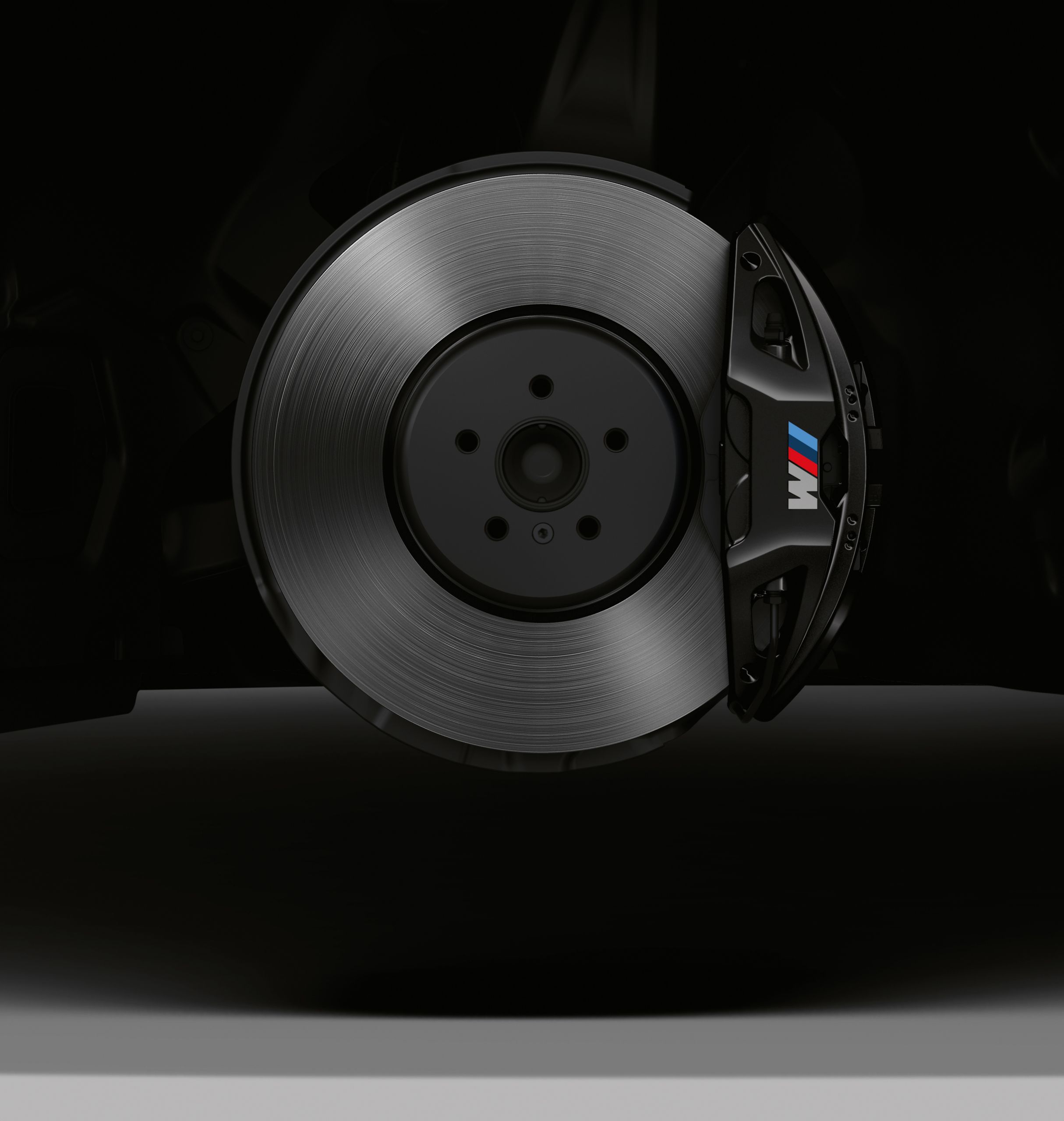BMW i7 M70 xDrive M Sport brake, black high-gloss