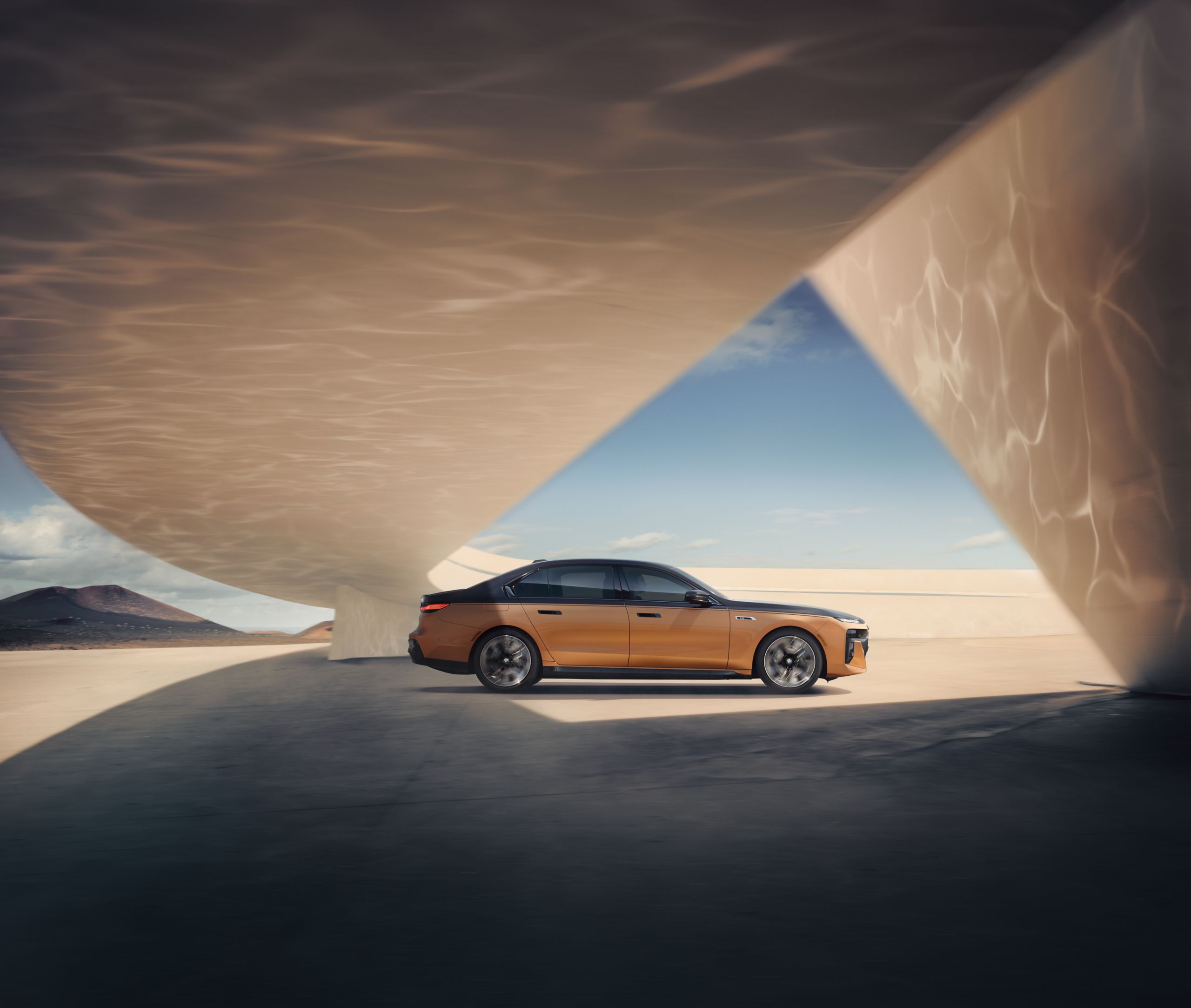 BMW i7 M70 xDrive two-tone paint finish