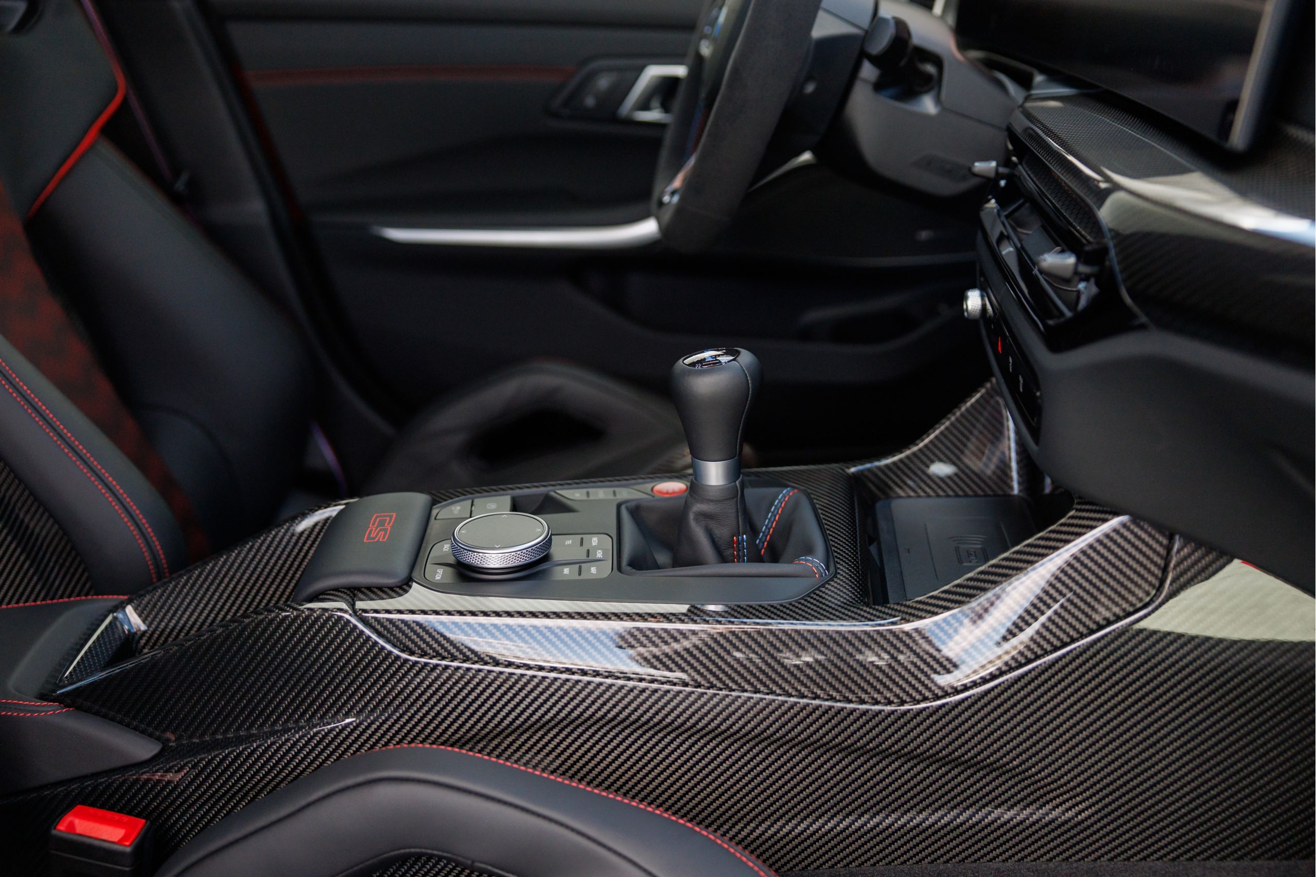 Close up image of the interior of the BMW CS Handschalter, showing the manul gear shift