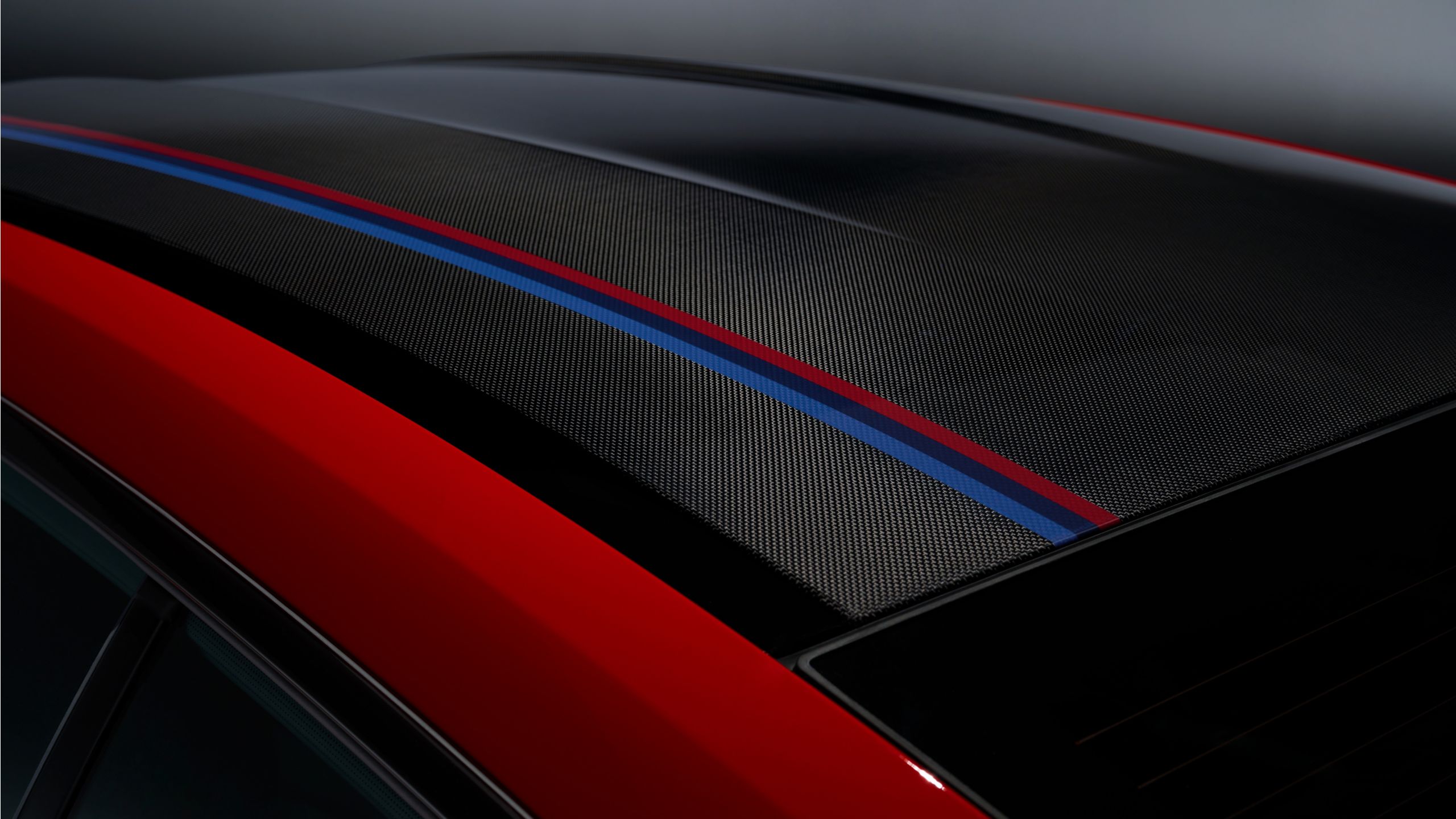 A close up on the exterior of the M850i in BMW Individual Bright red