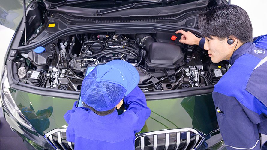 BMWの整備を体験しよう。キッズ・メカニック