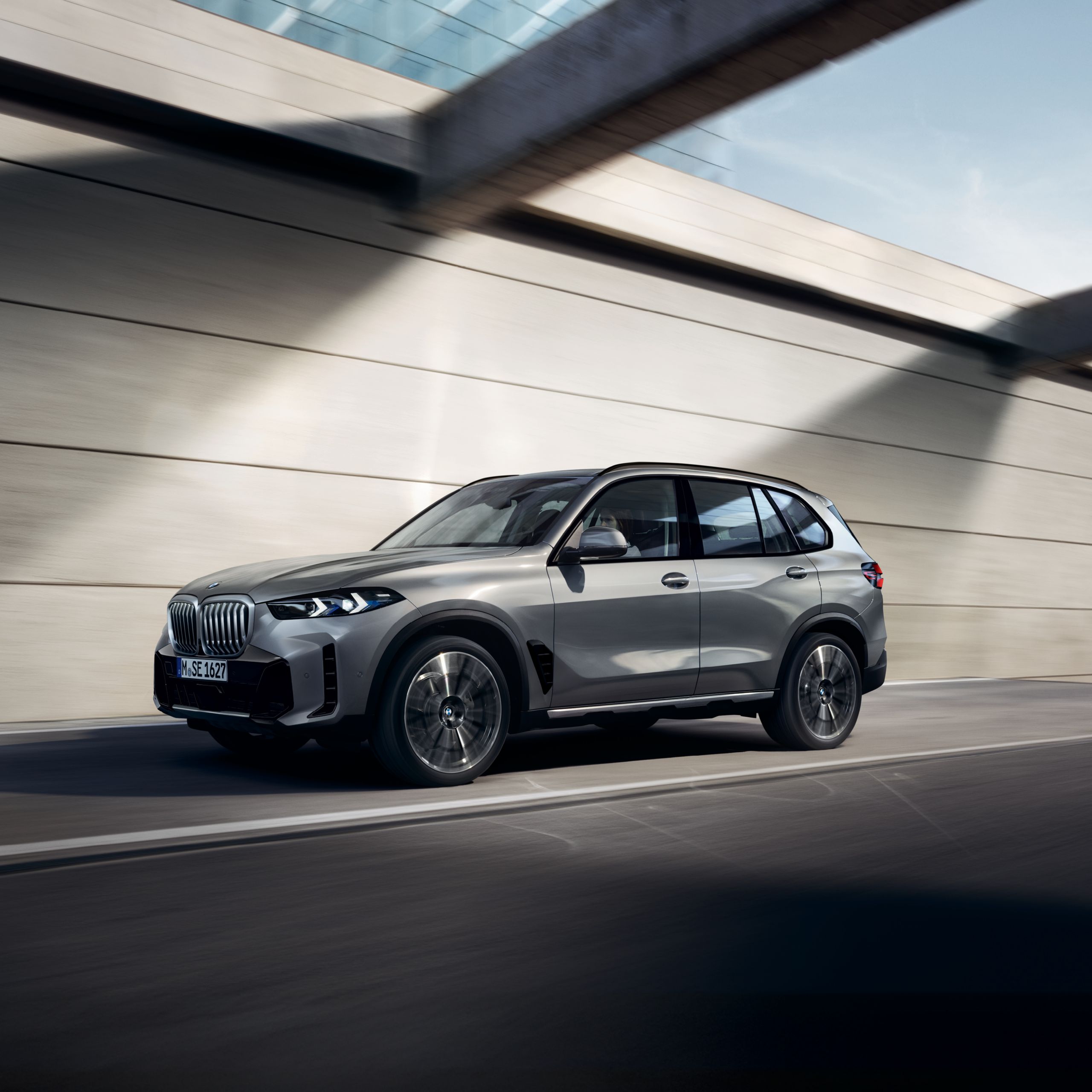 Enjoy 0% p.a. interest* on the BMW X5 xDrive30d and X5 xDrive40d