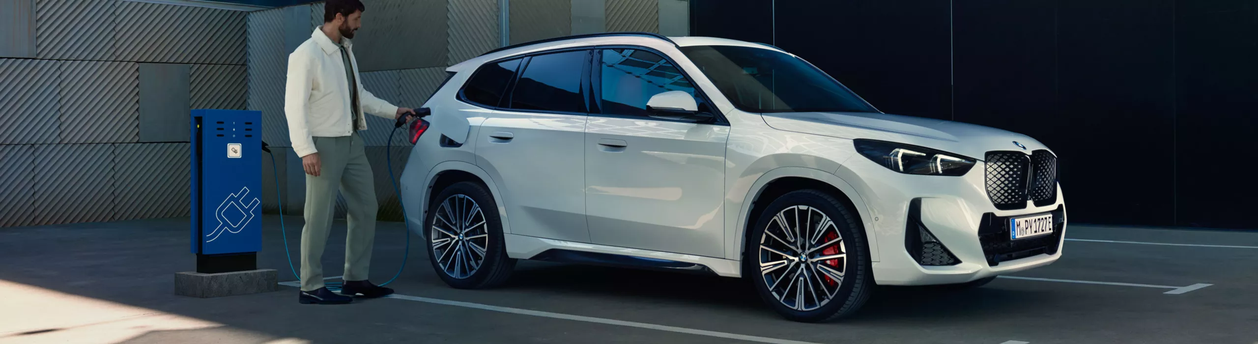 BMW iX1  offerte BMW disponibili: soluzioni finanziarie (WHY-BUY), noleggio a lungo termine