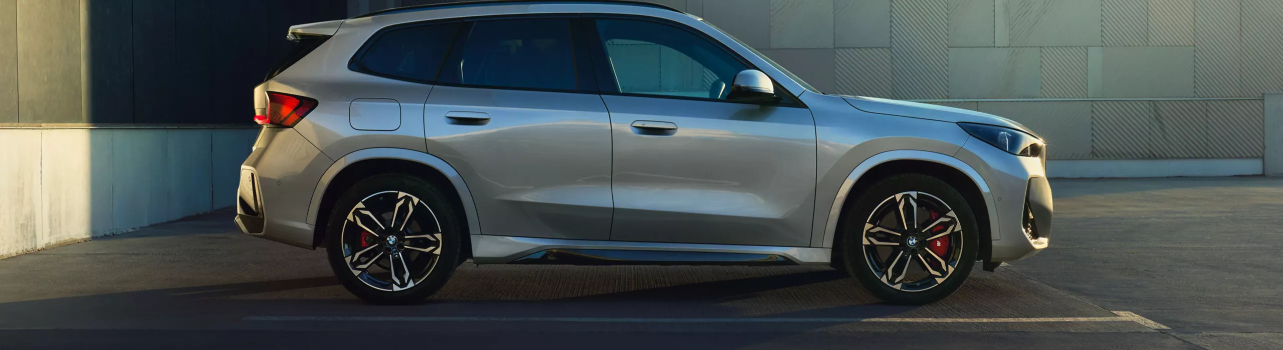 BMW iX1 Plug-in Hybrid, offerte BMW disponibili: soluzioni finanziarie (WHY-BUY), noleggio a lungo termine