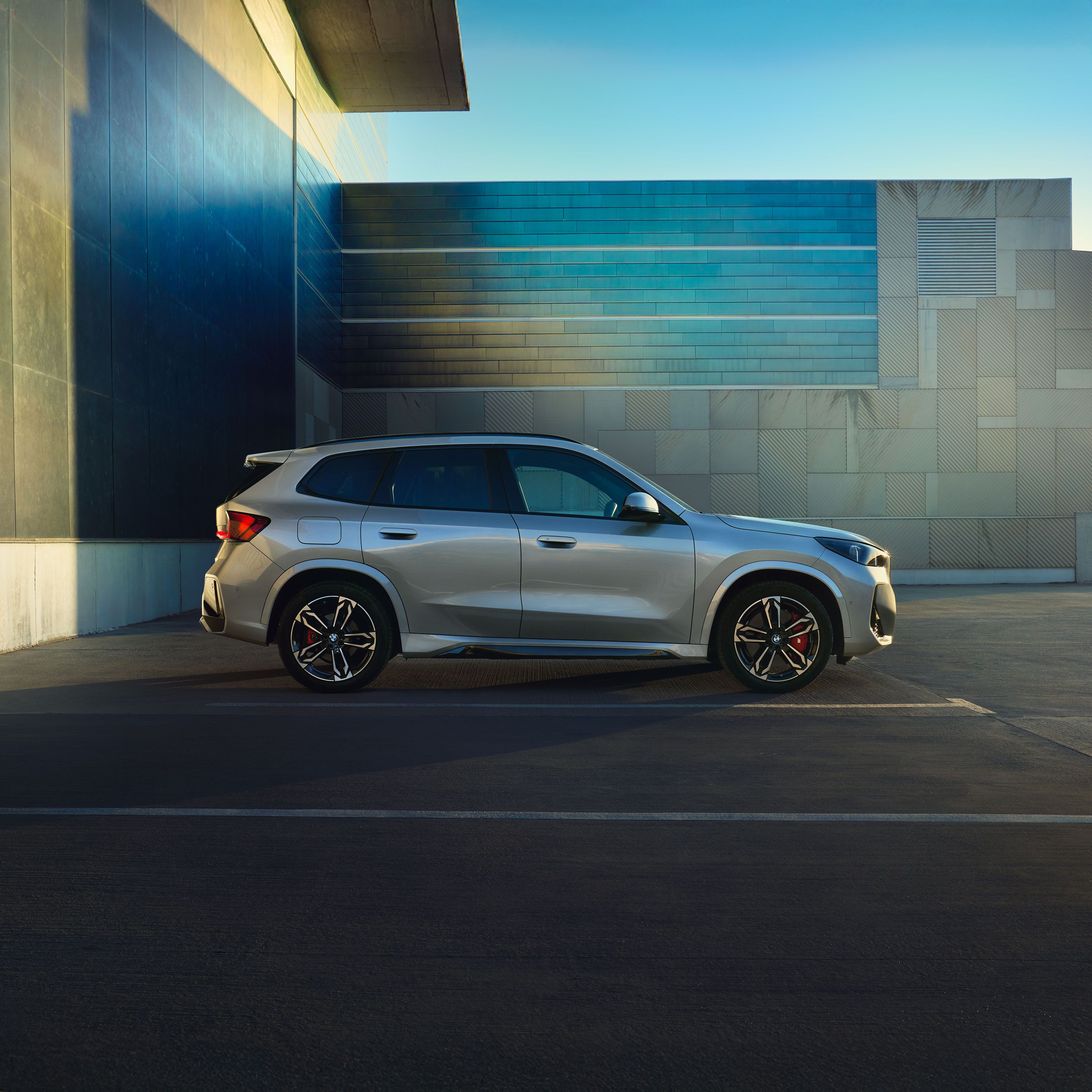 BMW iX1 Plug-in Hybrid, offerte BMW disponibili: soluzioni finanziarie (WHY-BUY), noleggio a lungo termine