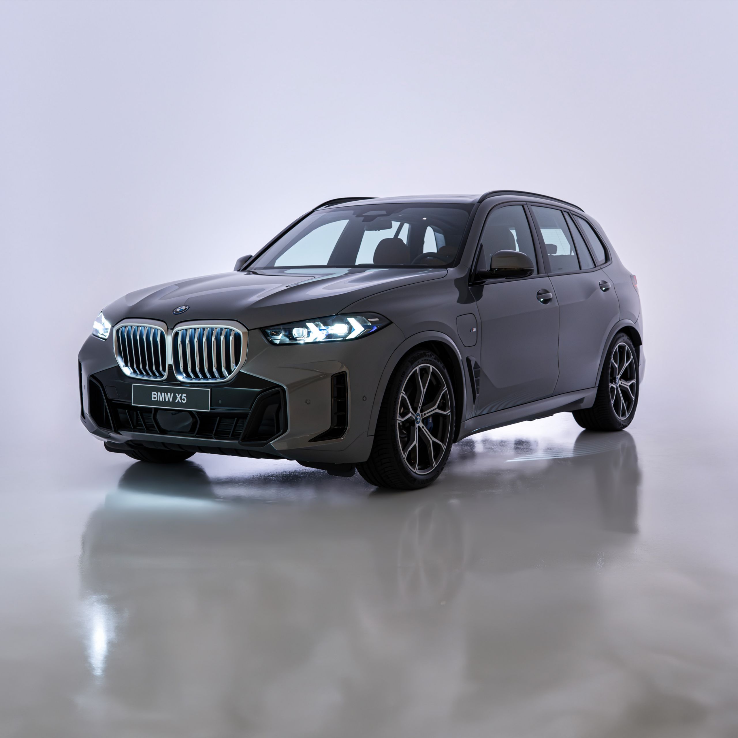  BMW i5 M60