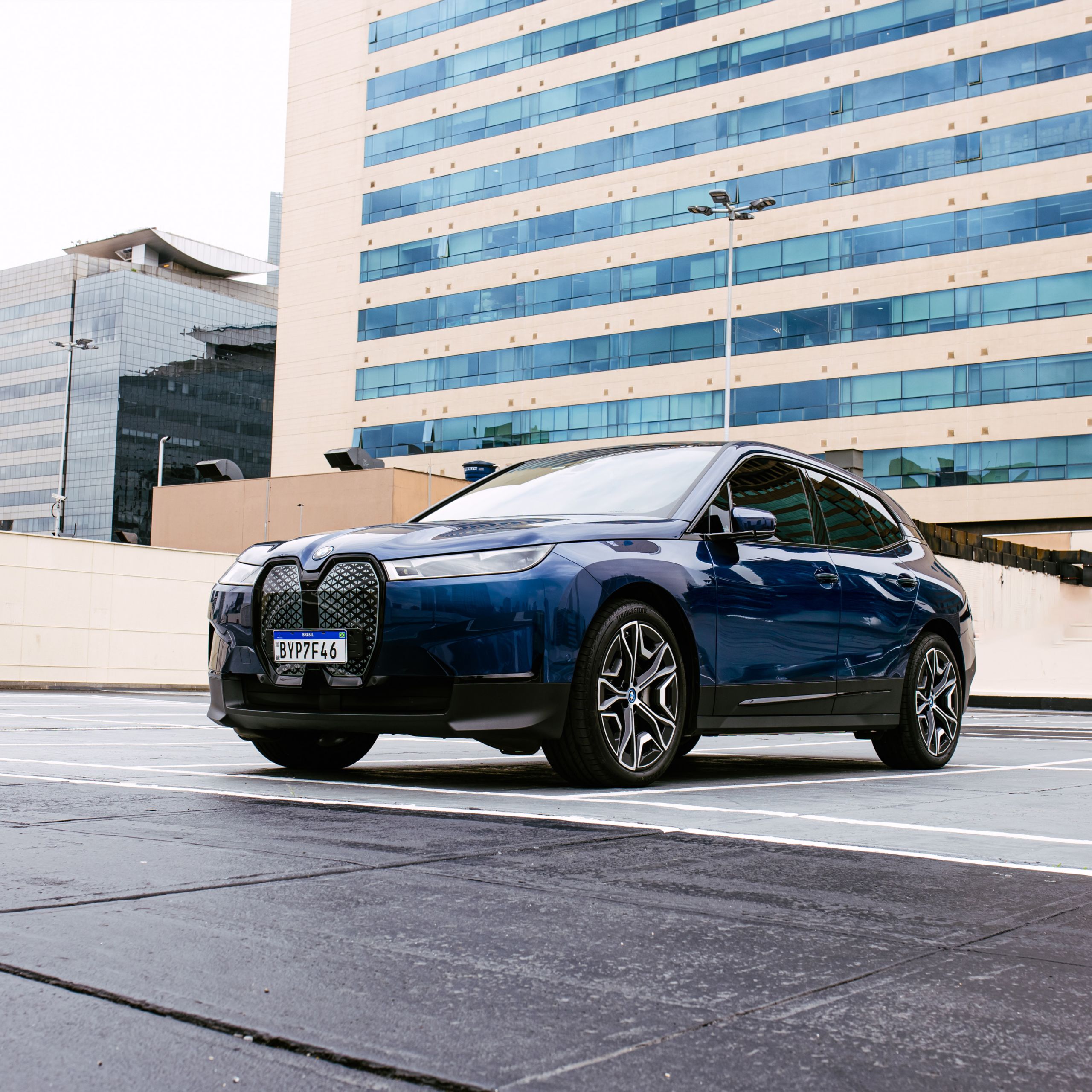 BMW iX xDrive40.