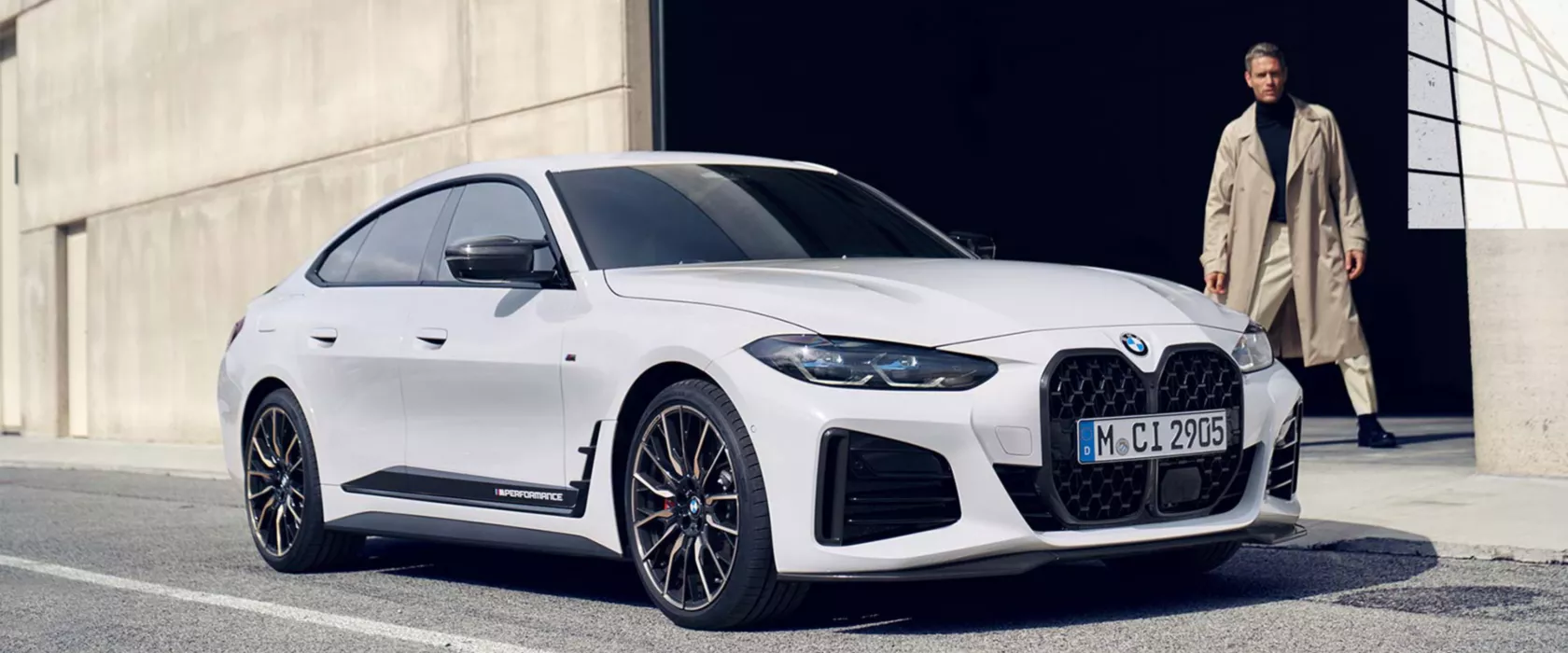 Punte spre viitor: Designul BMW transferă inspiraţia din trecut - de la BMW 328 la BMW 328 Hommage şi până la BMW Seria 4 - în epoca modernă.