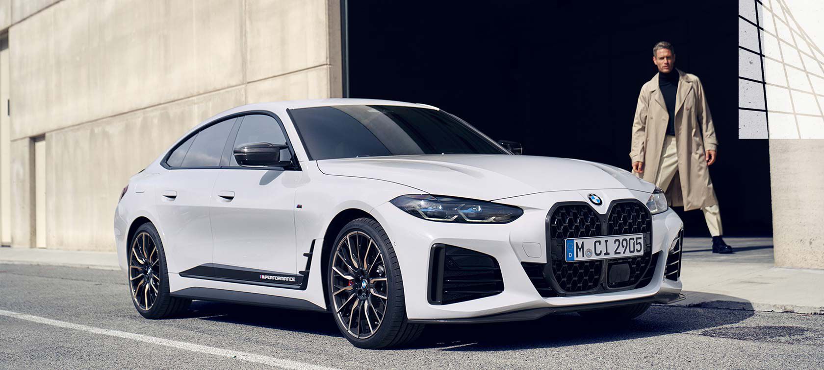 Punte spre viitor: Designul BMW transferă inspiraţia din trecut - de la BMW 328 la BMW 328 Hommage şi până la BMW Seria 4 - în epoca modernă.
