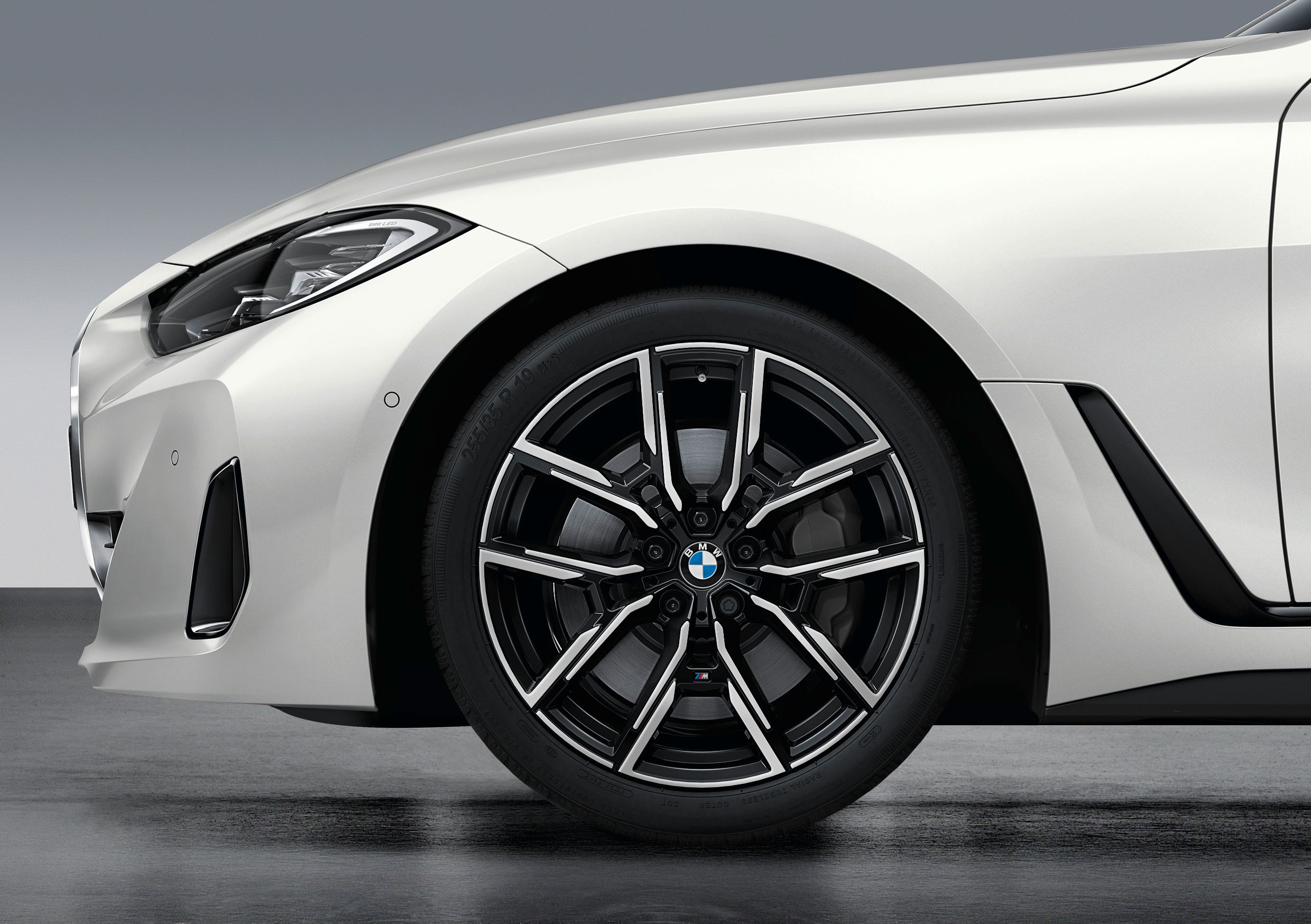 19” M Performance cast wheel Y-spoke 859 M