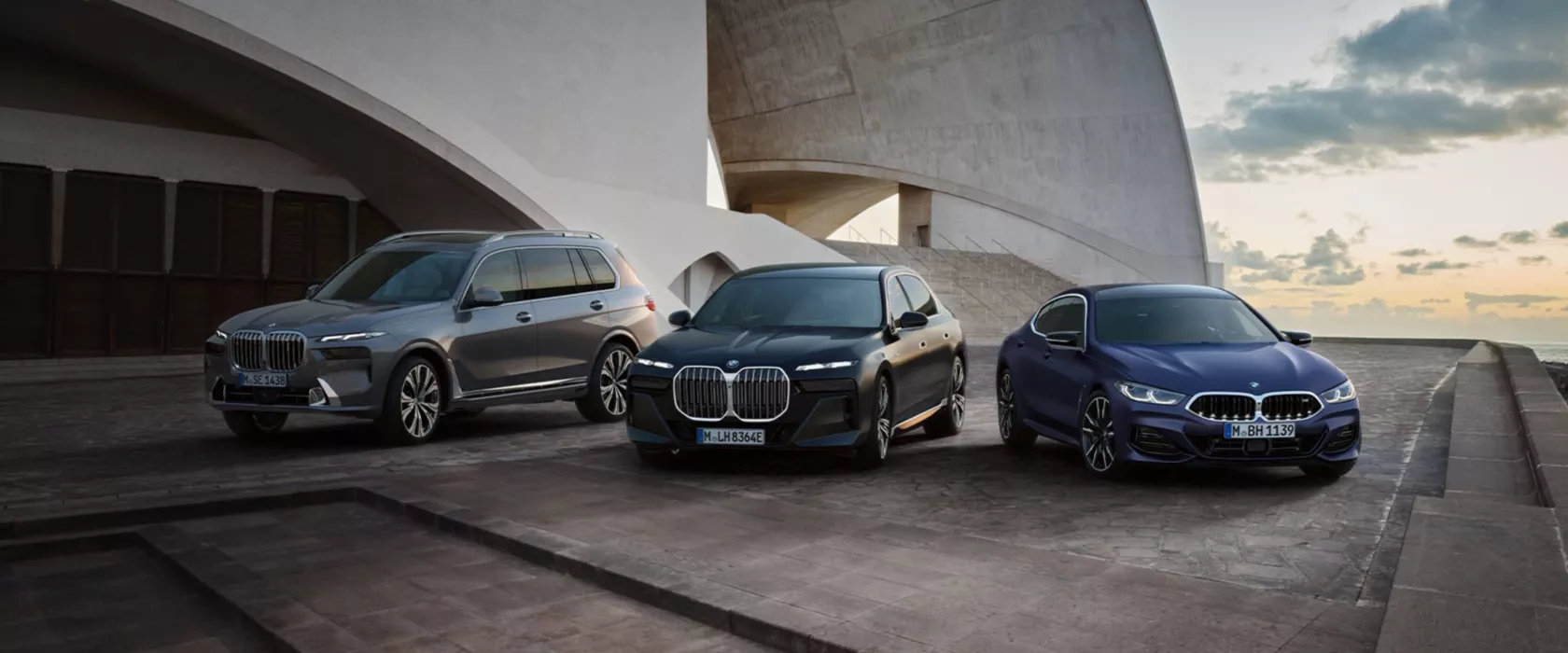 BMW X7, BMW Série 8 et BMW Série 7 vue de face