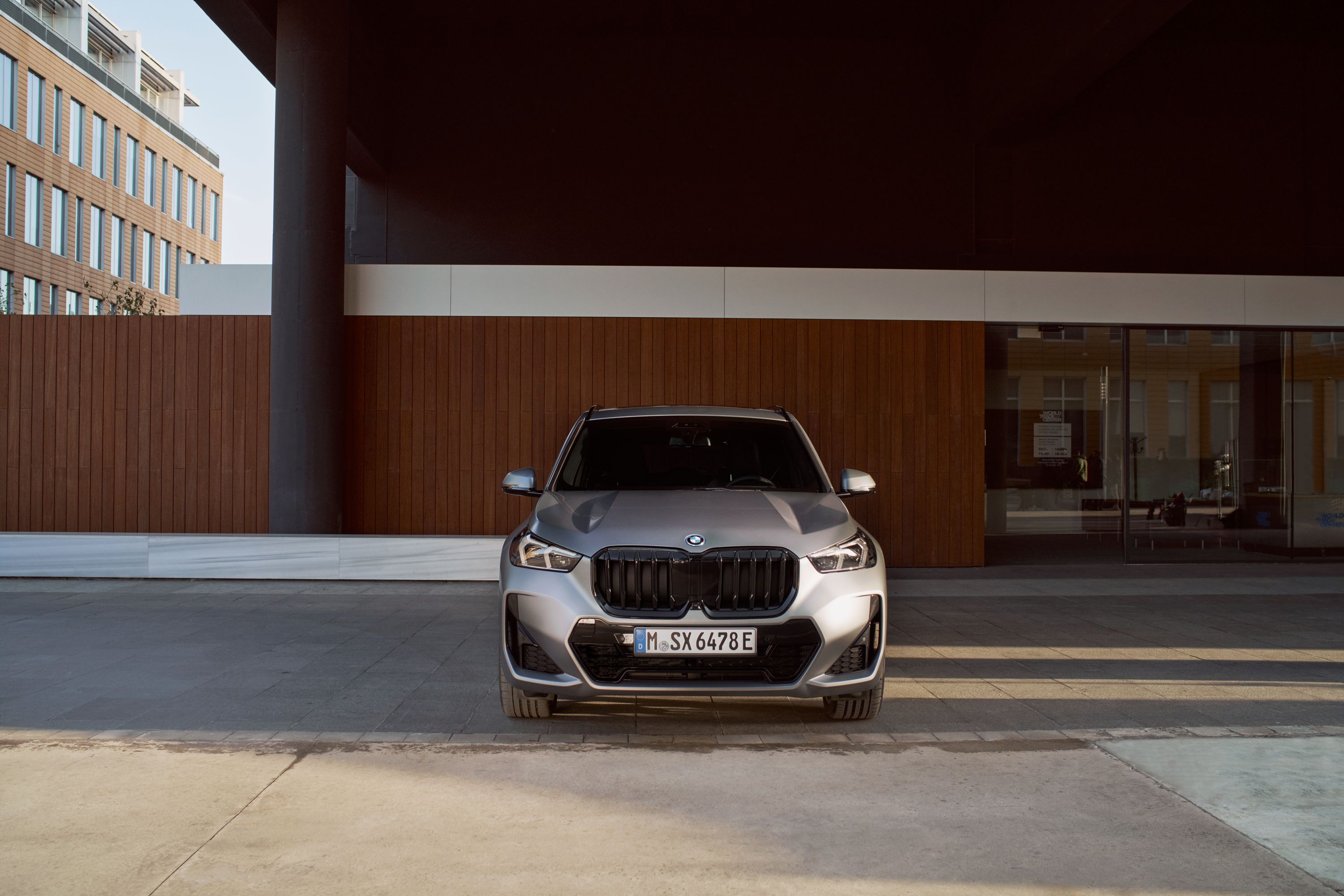 มุมมองภายนอกด้านหน้าของ BMW X1