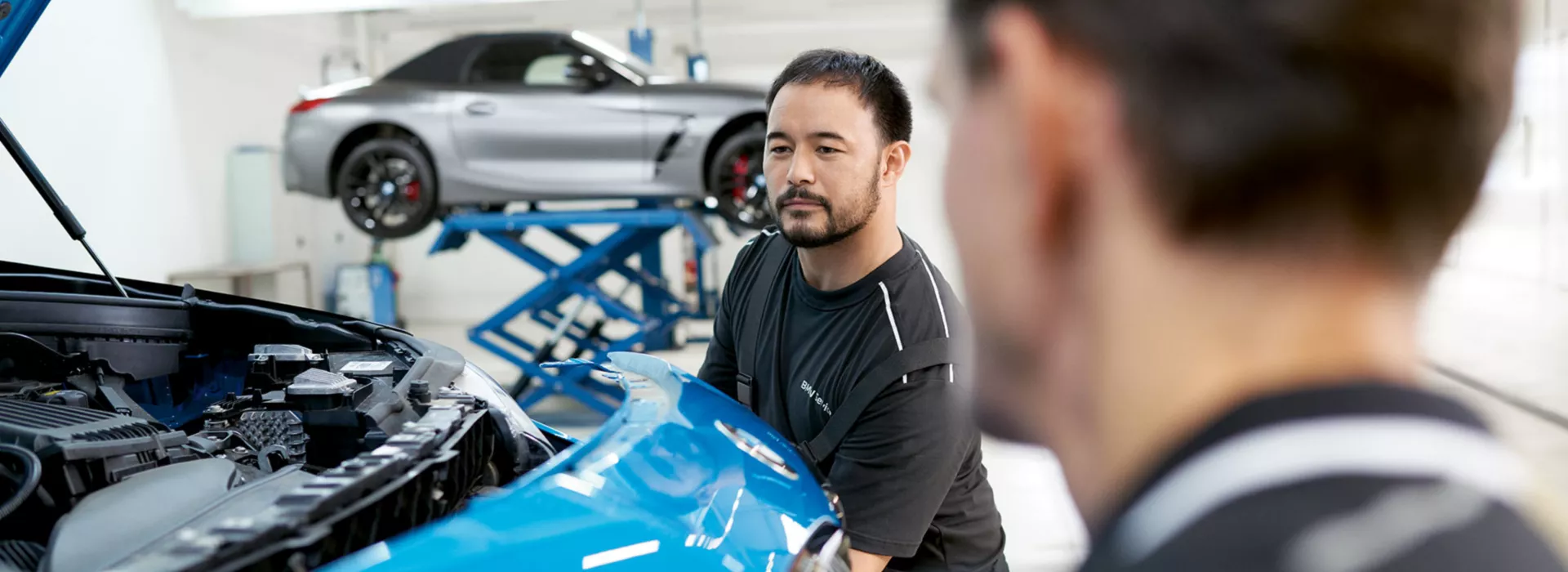 BMW Service employee