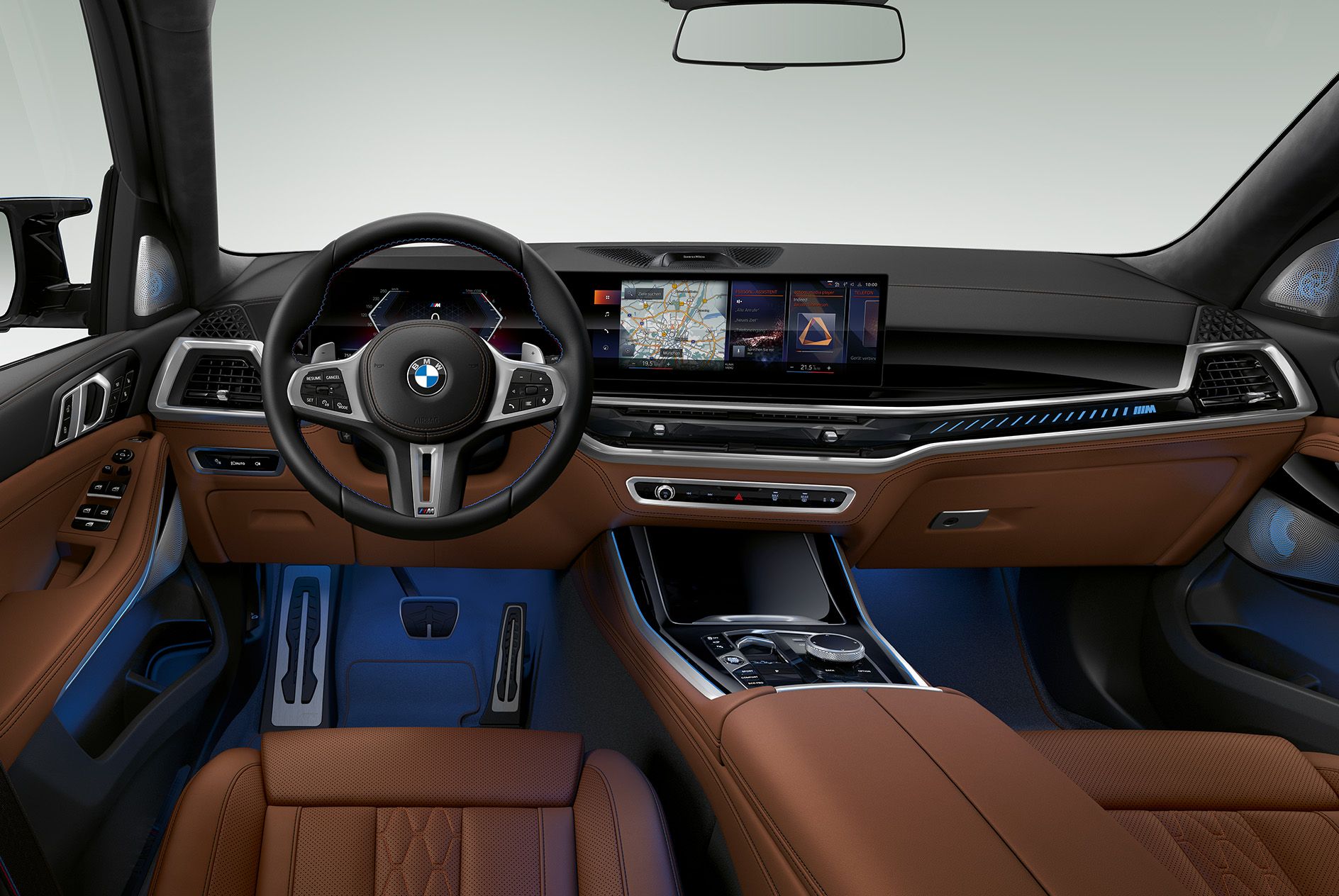 BMW X5 Curved display and ambient lighting