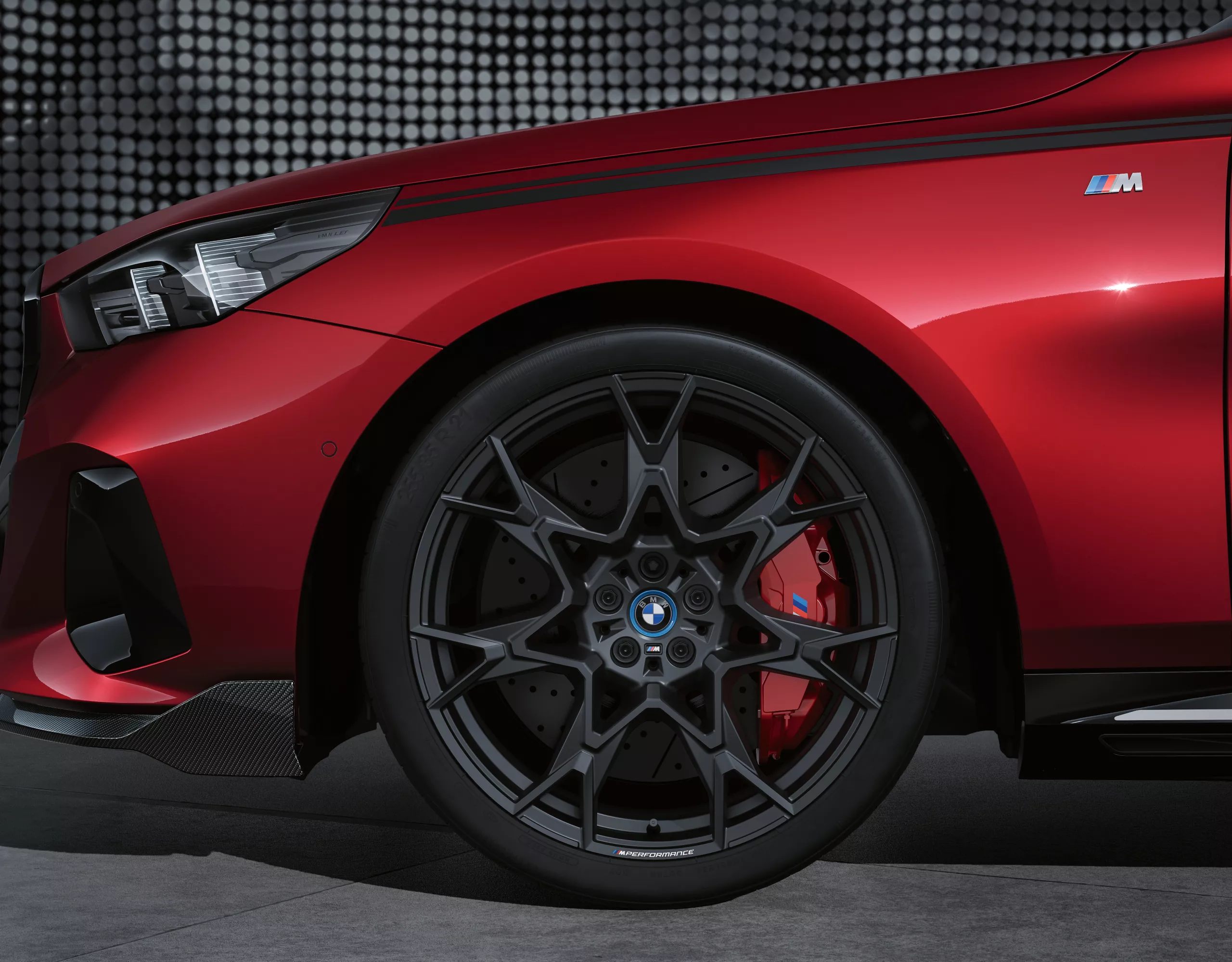 21” M Performance light alloy wheel Cross-spoke 943 M Frozen Midnight Grey