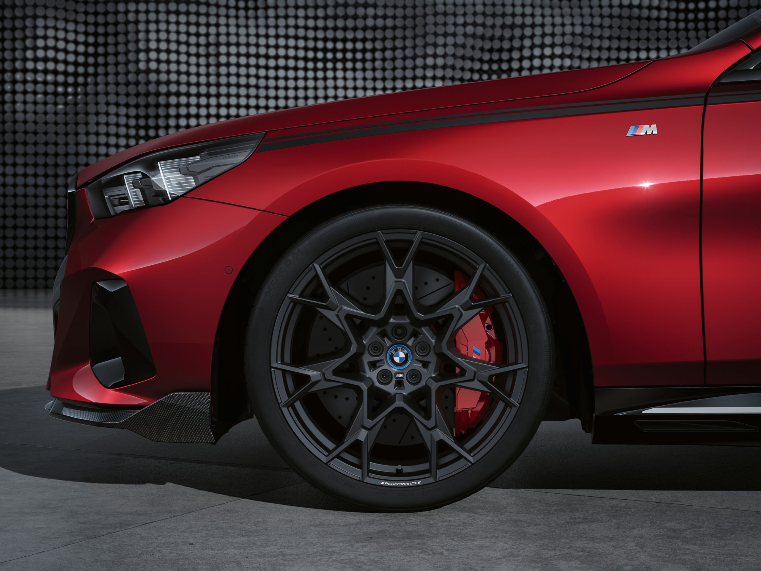 21” M Performance light alloy wheel Cross-spoke 943 M Frozen Midnight Grey