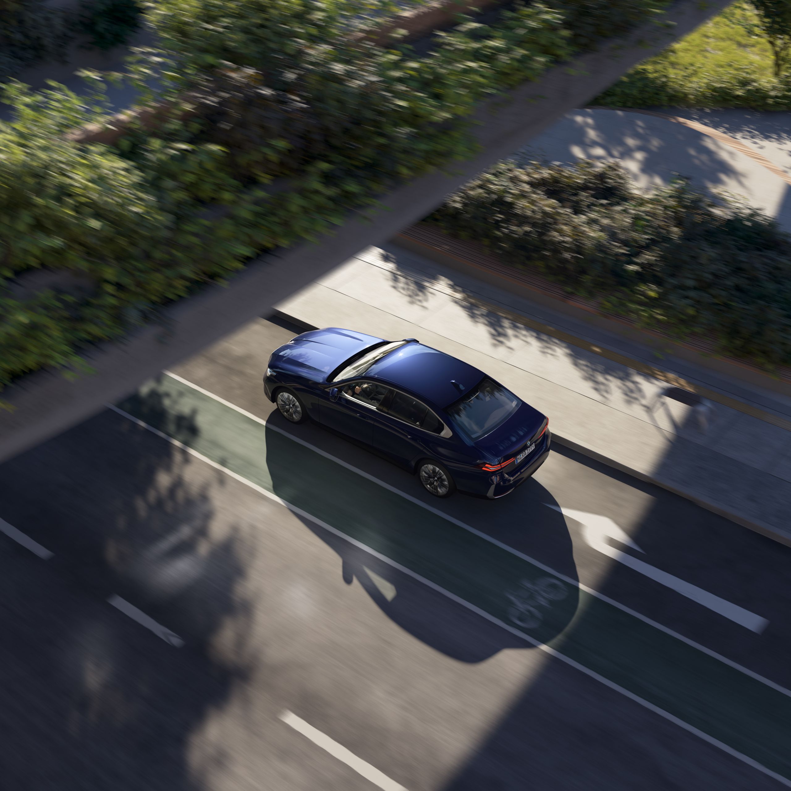 BMW garée sur une surface en béton