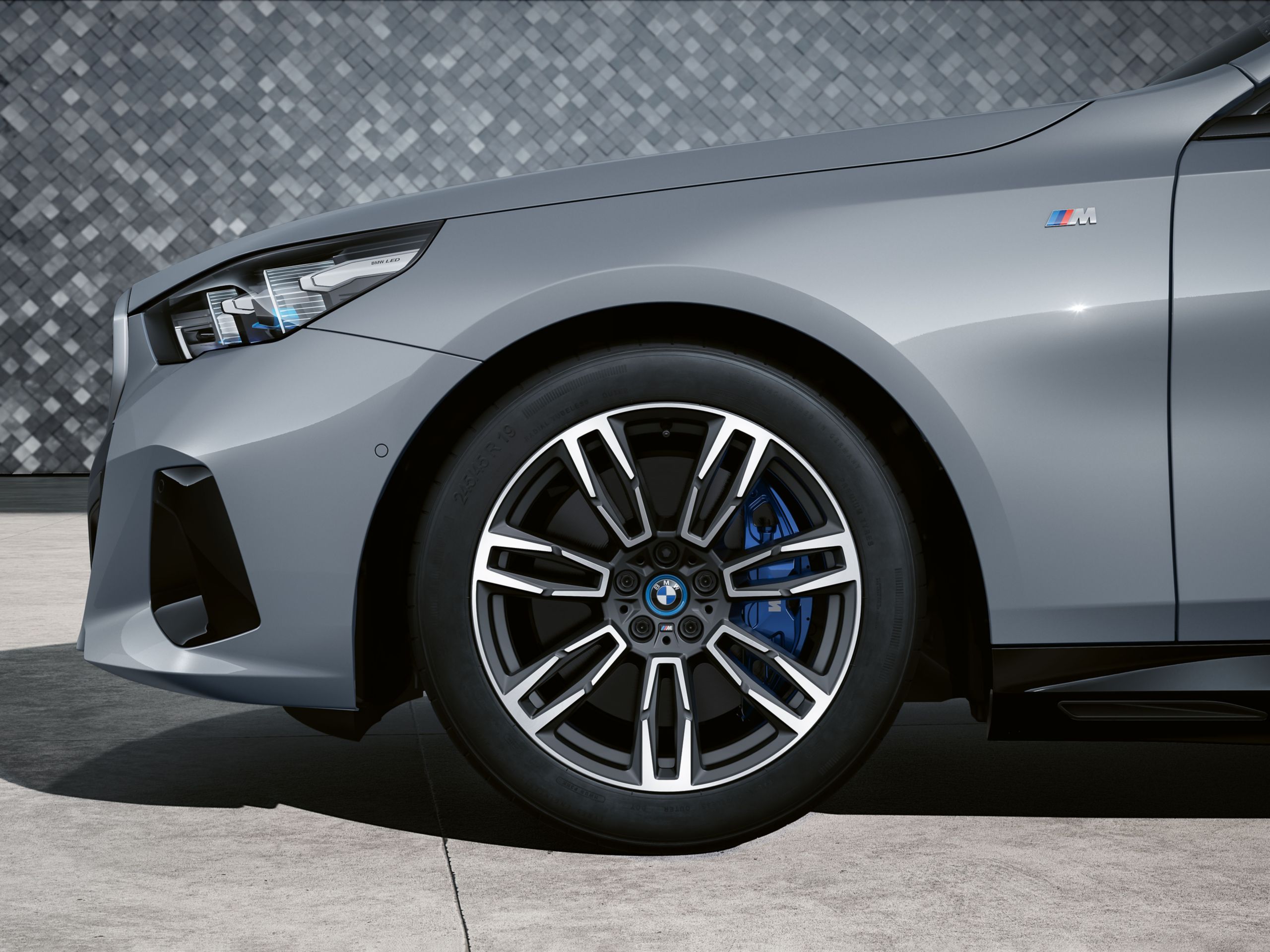 19" M Performance kevytmetallivanne Y-spoke 942 M Jet Black matta, talvirengas Alkuperäiset BMW syys- ja talvilisävarusteet