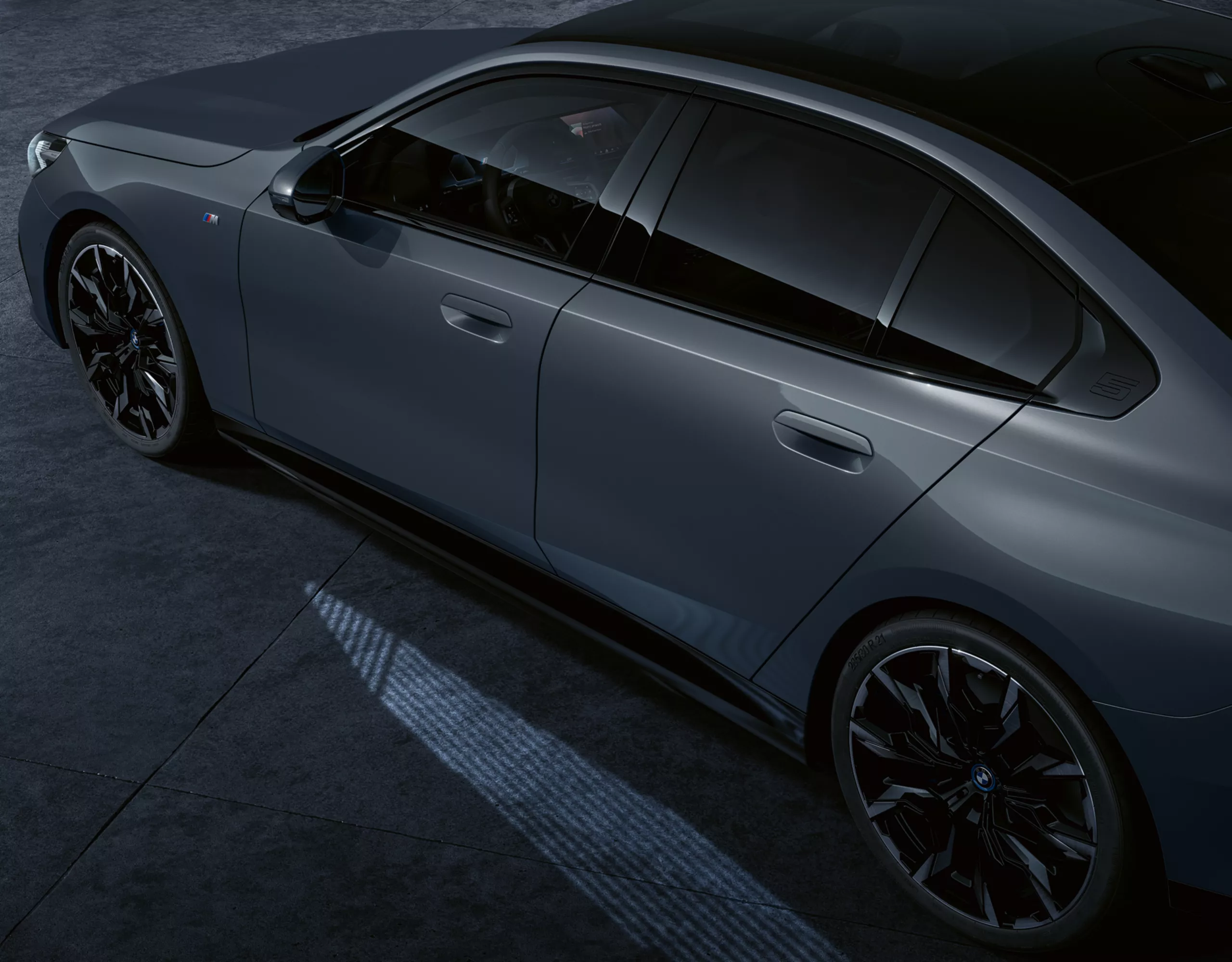 Dynamic Light Carpet BMW 5 Series Sedan G60 PHEV