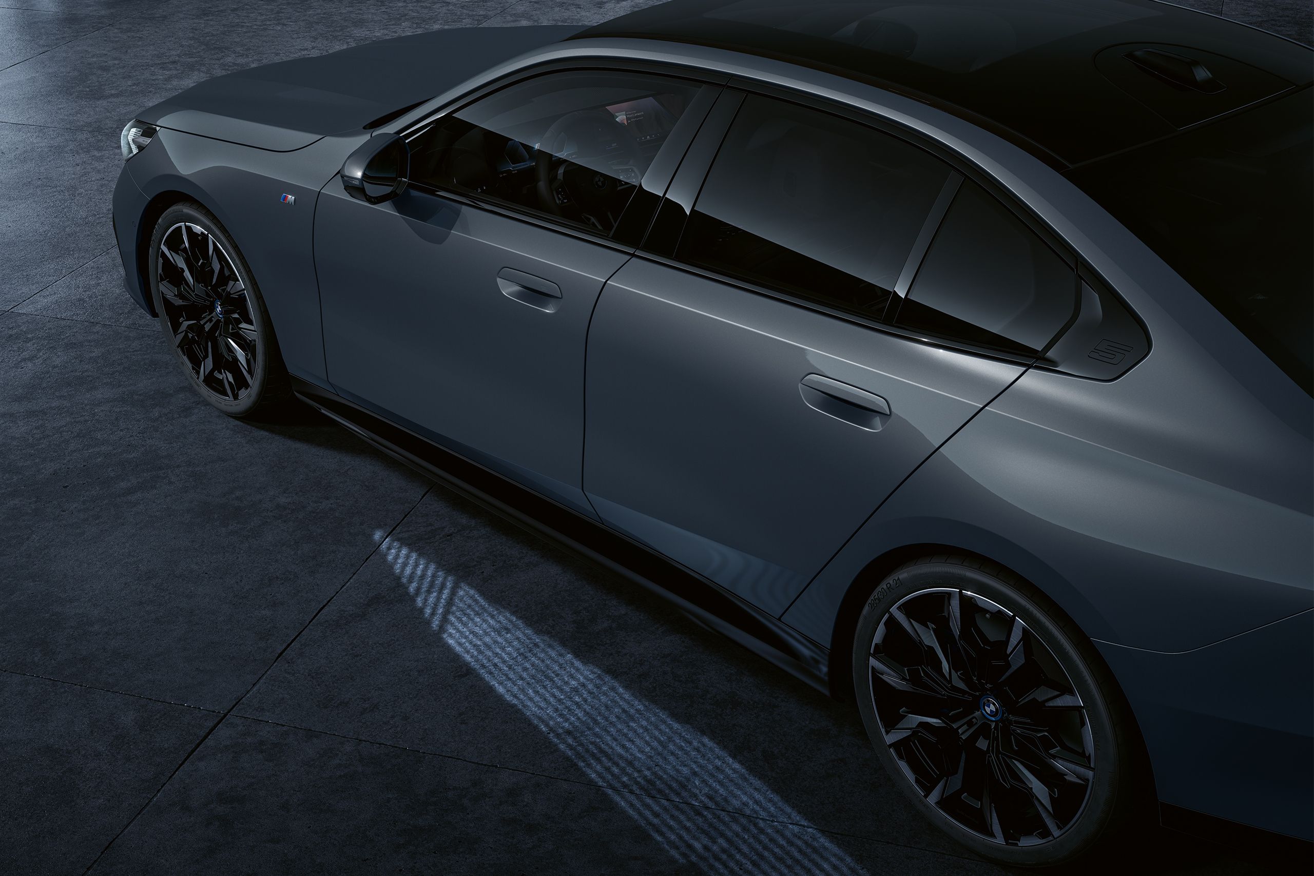 Dynamic Light Carpet BMW 5 Series Sedan G60 PHEV