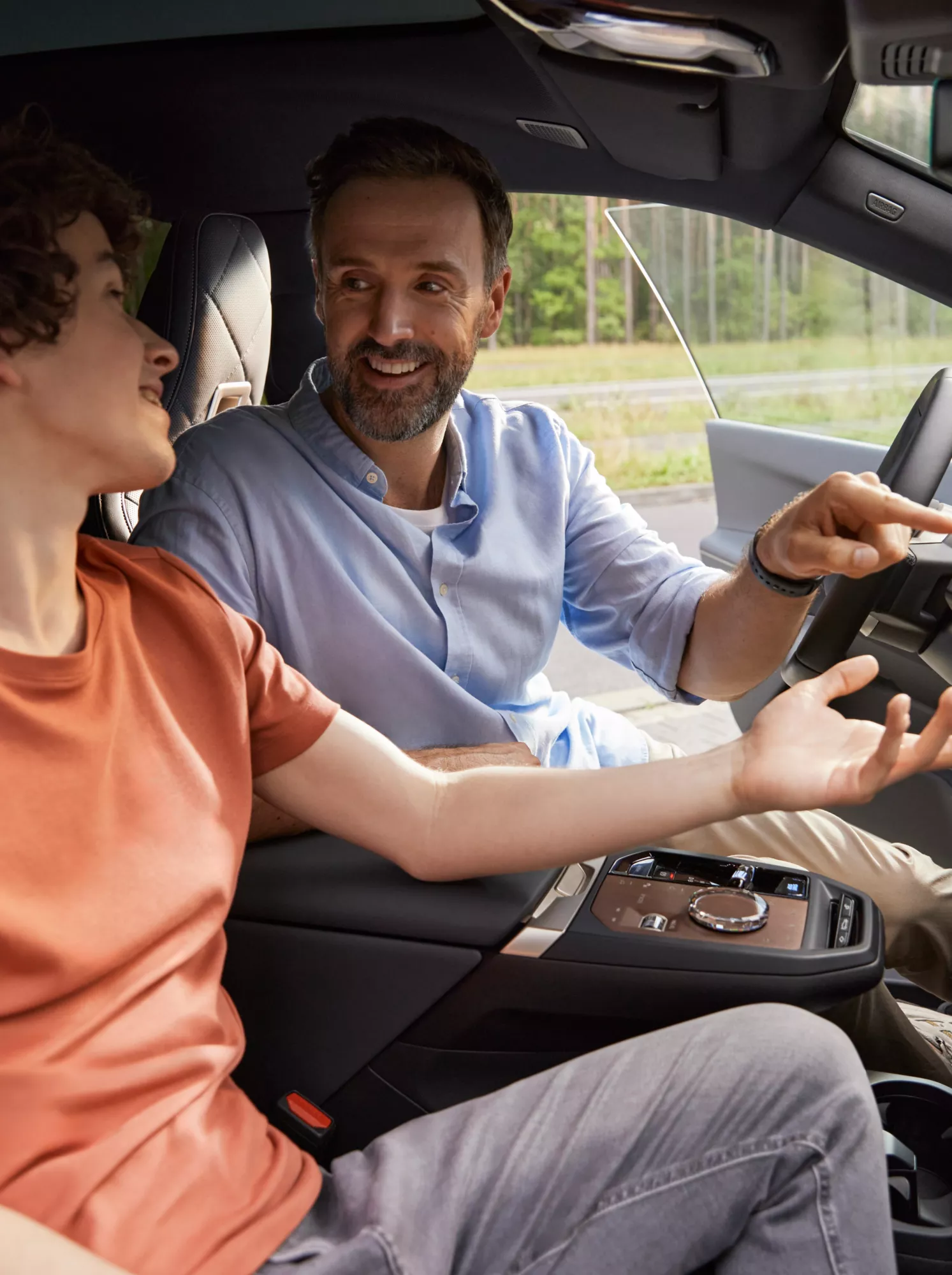 BMW i4 M50 a carregar num posto ultrarrápido IONITY - BMW