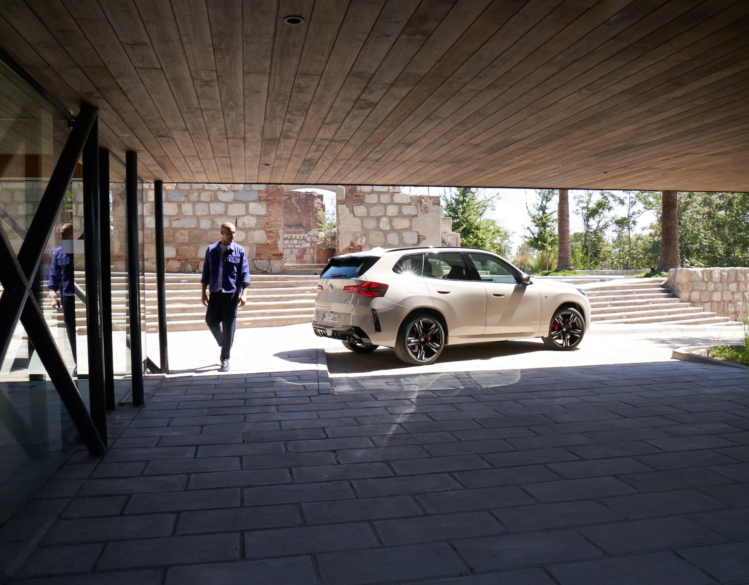 Collègues de travail sur un parking