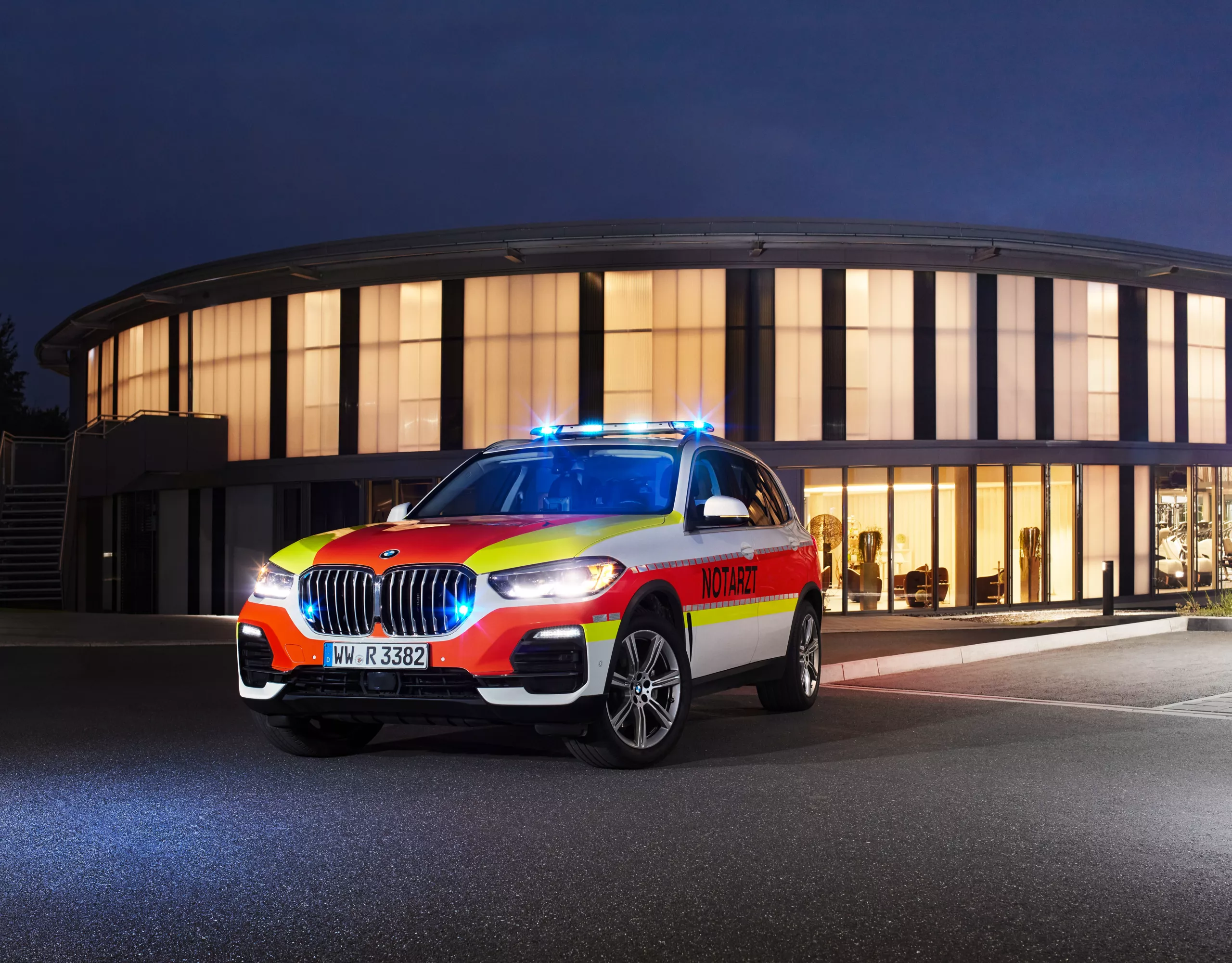 A BMW police vehicle in front of a building