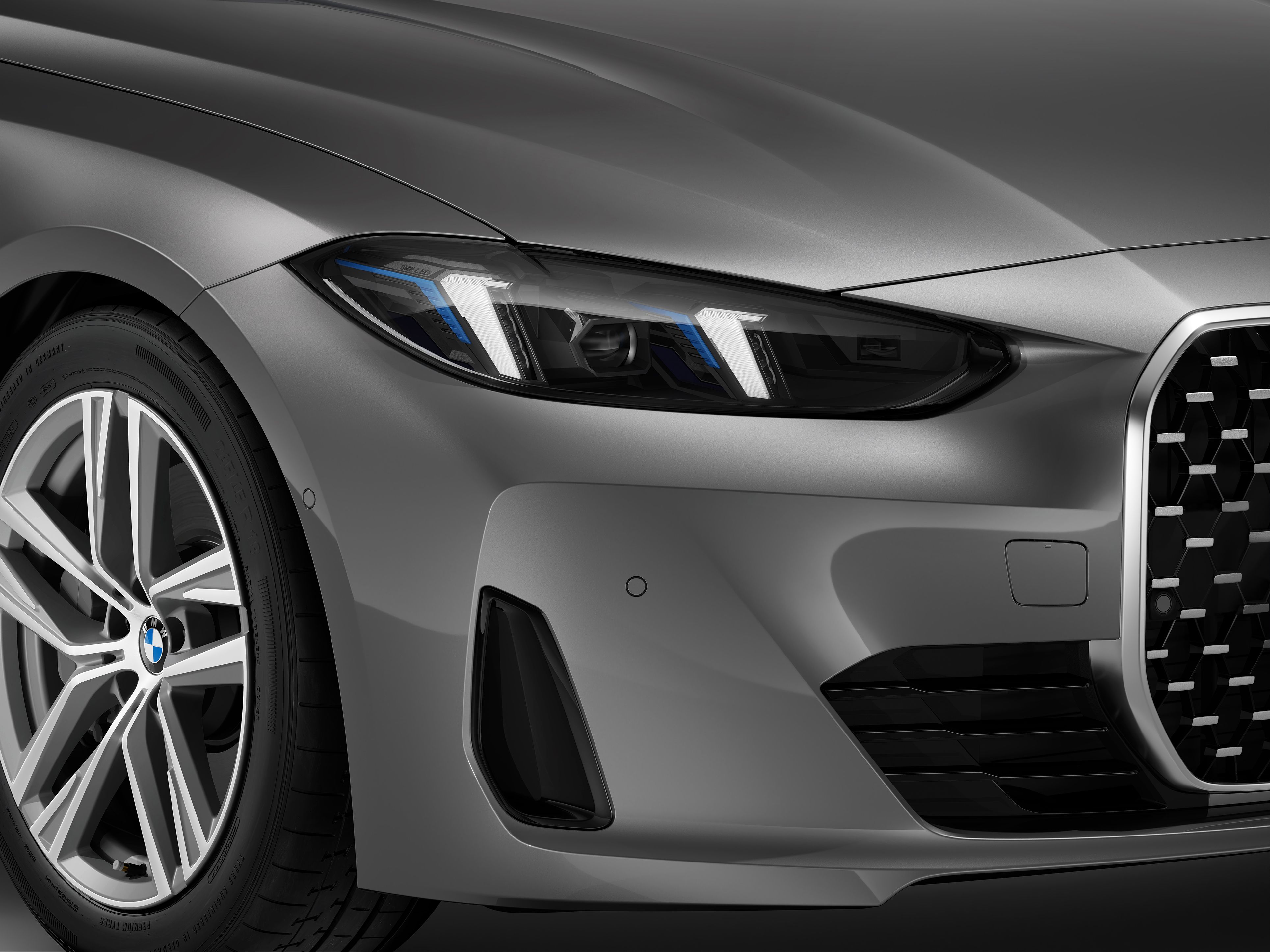 Adaptive LED Headlights on the BMW 4 Series Gran Coupe