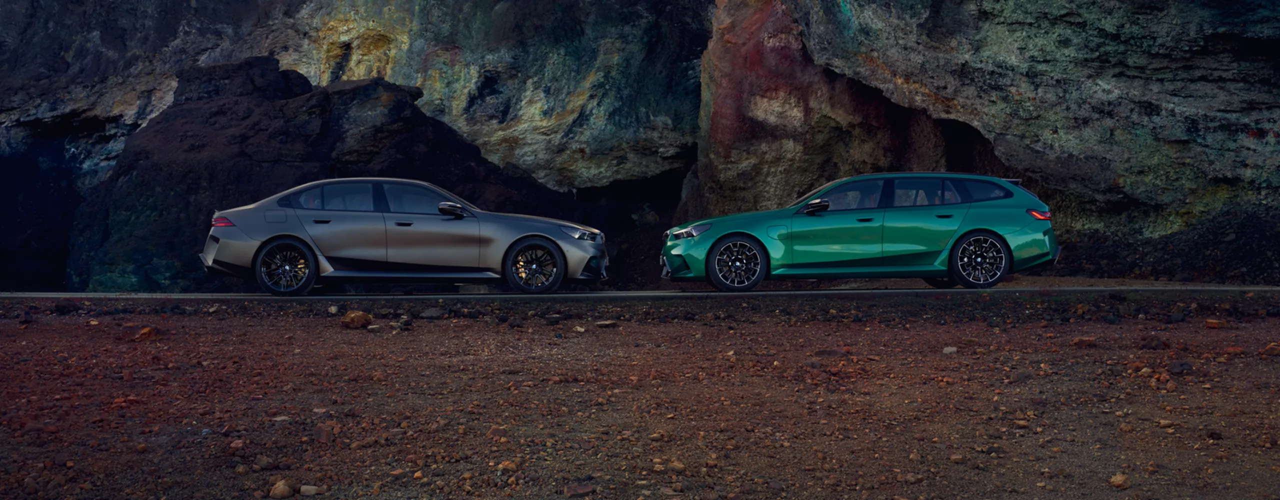  Vozy, připravené vyrazit ihned na cestu.