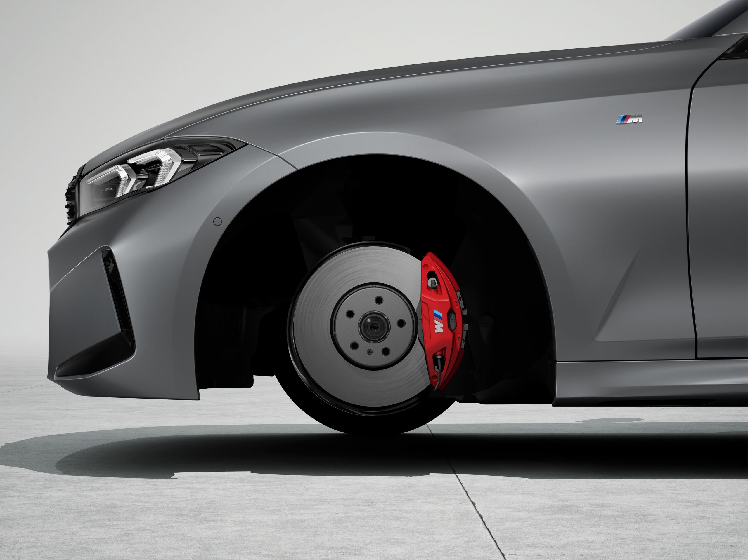 M sport brakes with high-gloss red calipers