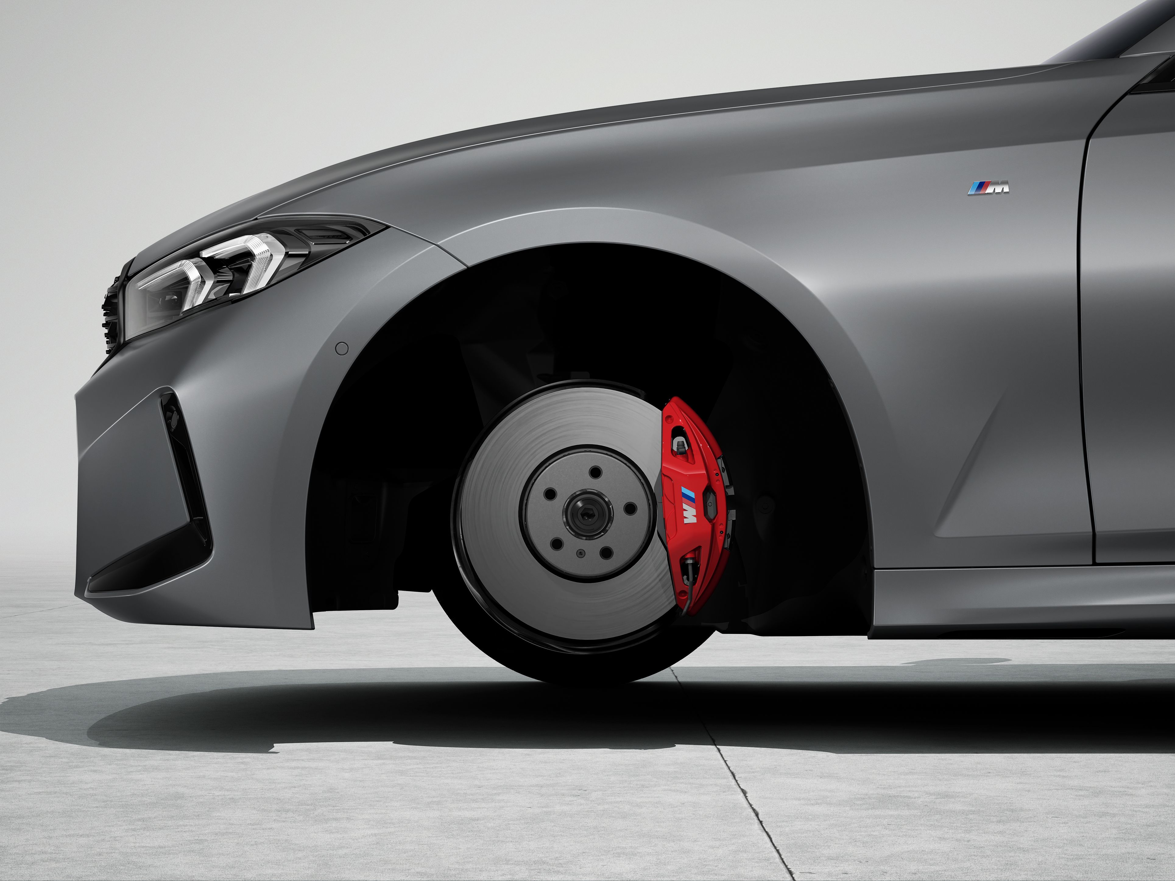M sport brakes with high-gloss red calipers