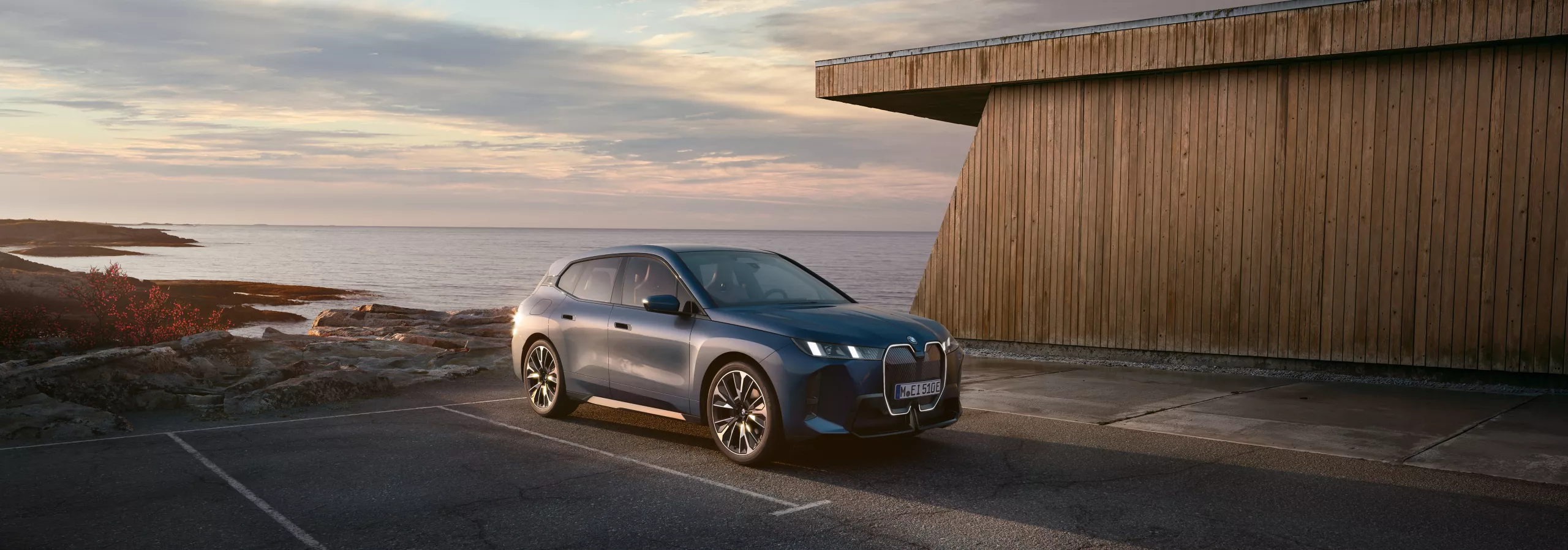 ニューBMW iX 装備・価格表